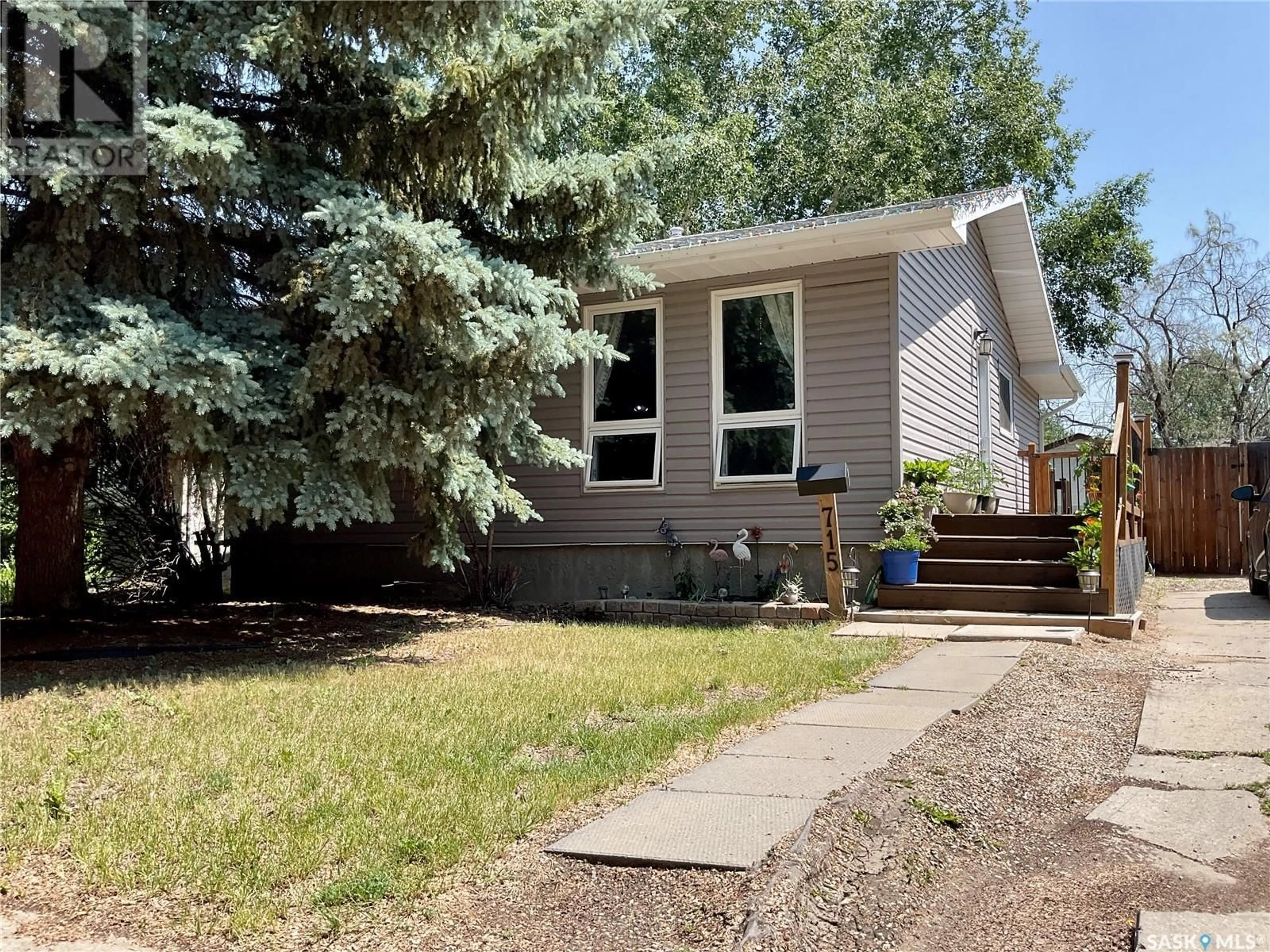 Home with vinyl exterior material, street for 715 KELSEY STREET, Regina Saskatchewan S4X1X7