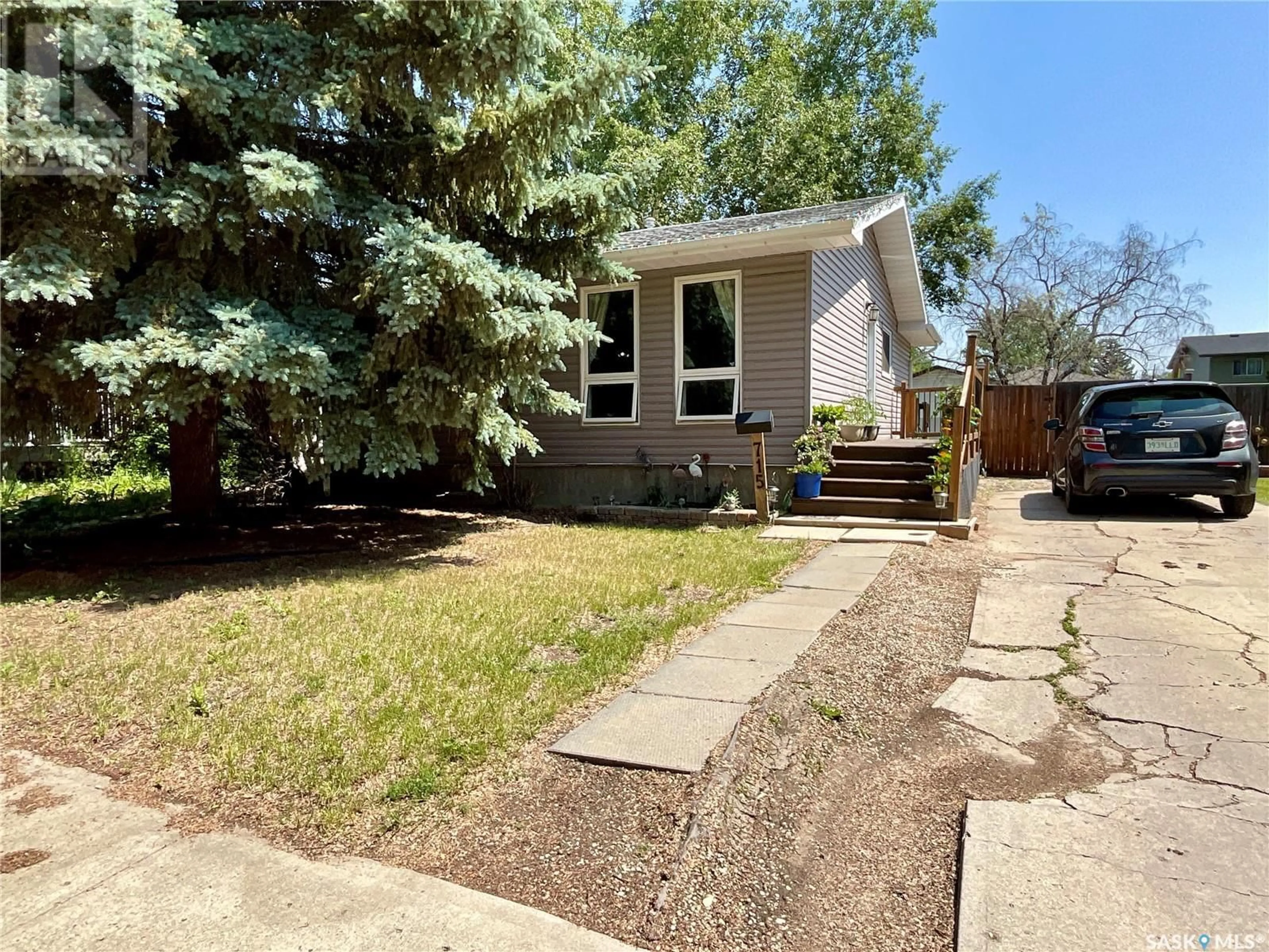 Home with vinyl exterior material, street for 715 KELSEY STREET, Regina Saskatchewan S4X1X7