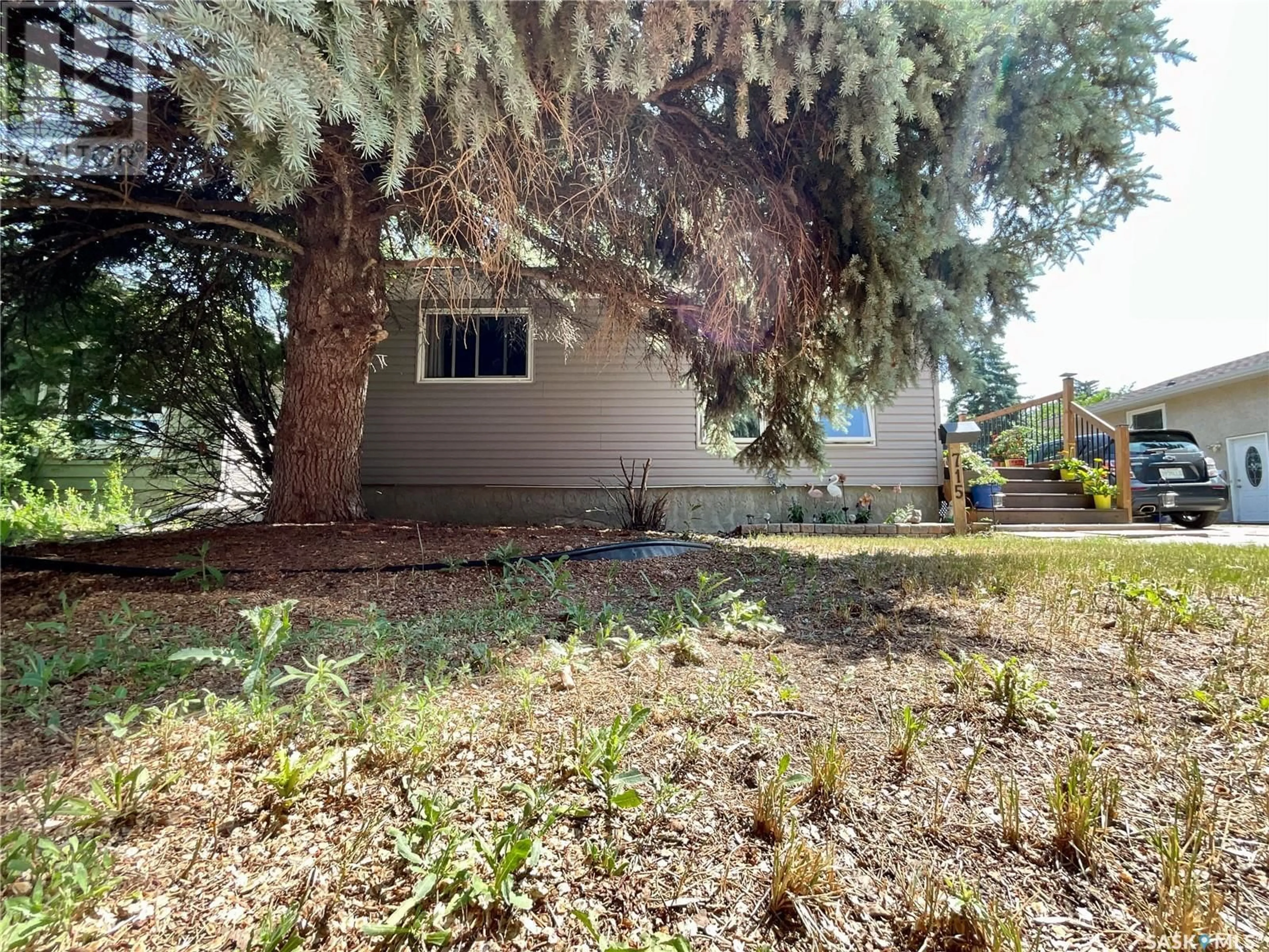 A pic from outside/outdoor area/front of a property/back of a property/a pic from drone, street for 715 KELSEY STREET, Regina Saskatchewan S4X1X7