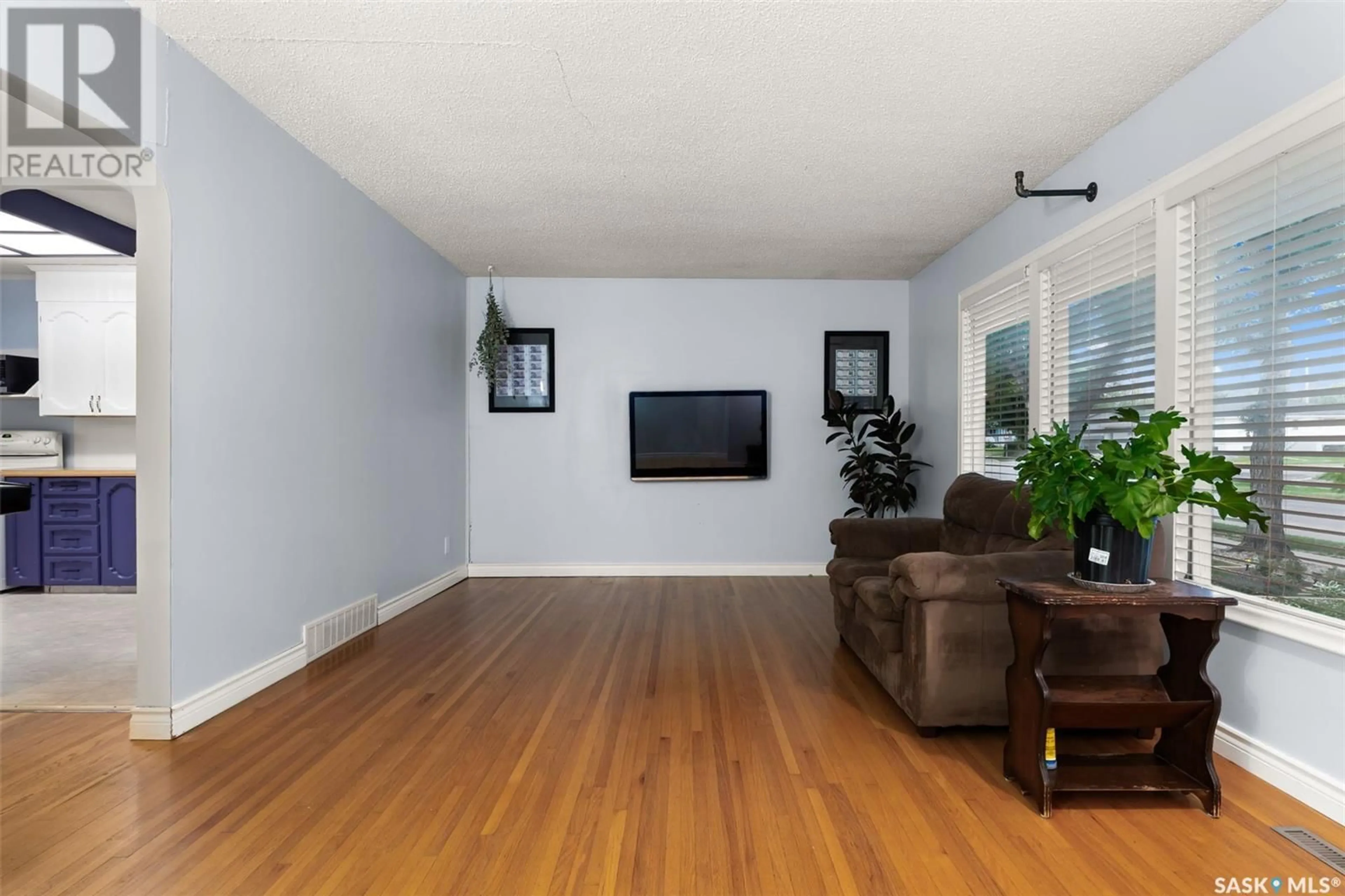 Living room with furniture, wood/laminate floor for 623 BROADWAY AVENUE, Regina Saskatchewan S4N1A2