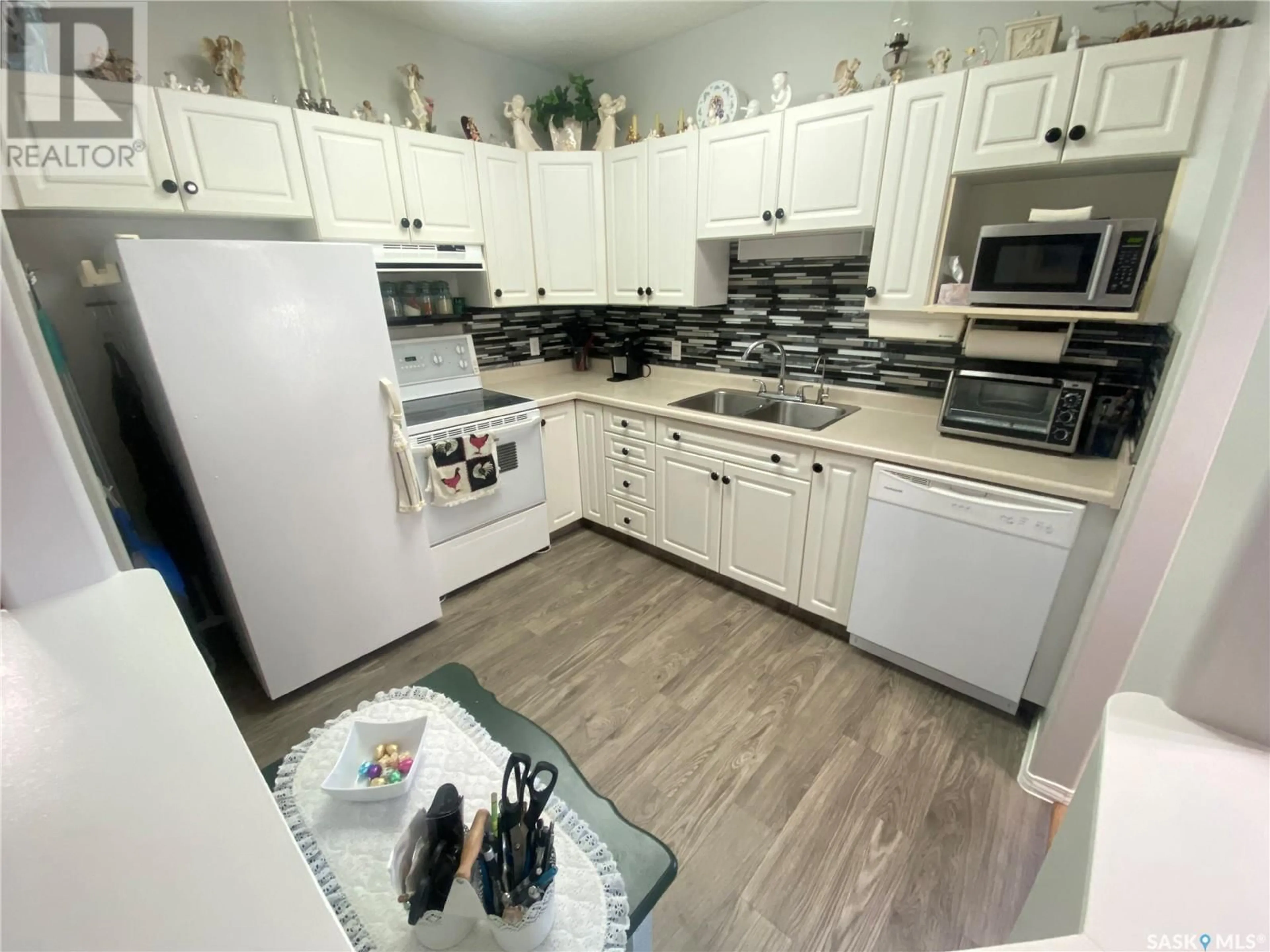 Standard kitchen, unknown for 57 - 101 RUSSELL DRIVE, Yorkton Saskatchewan S3N4B6