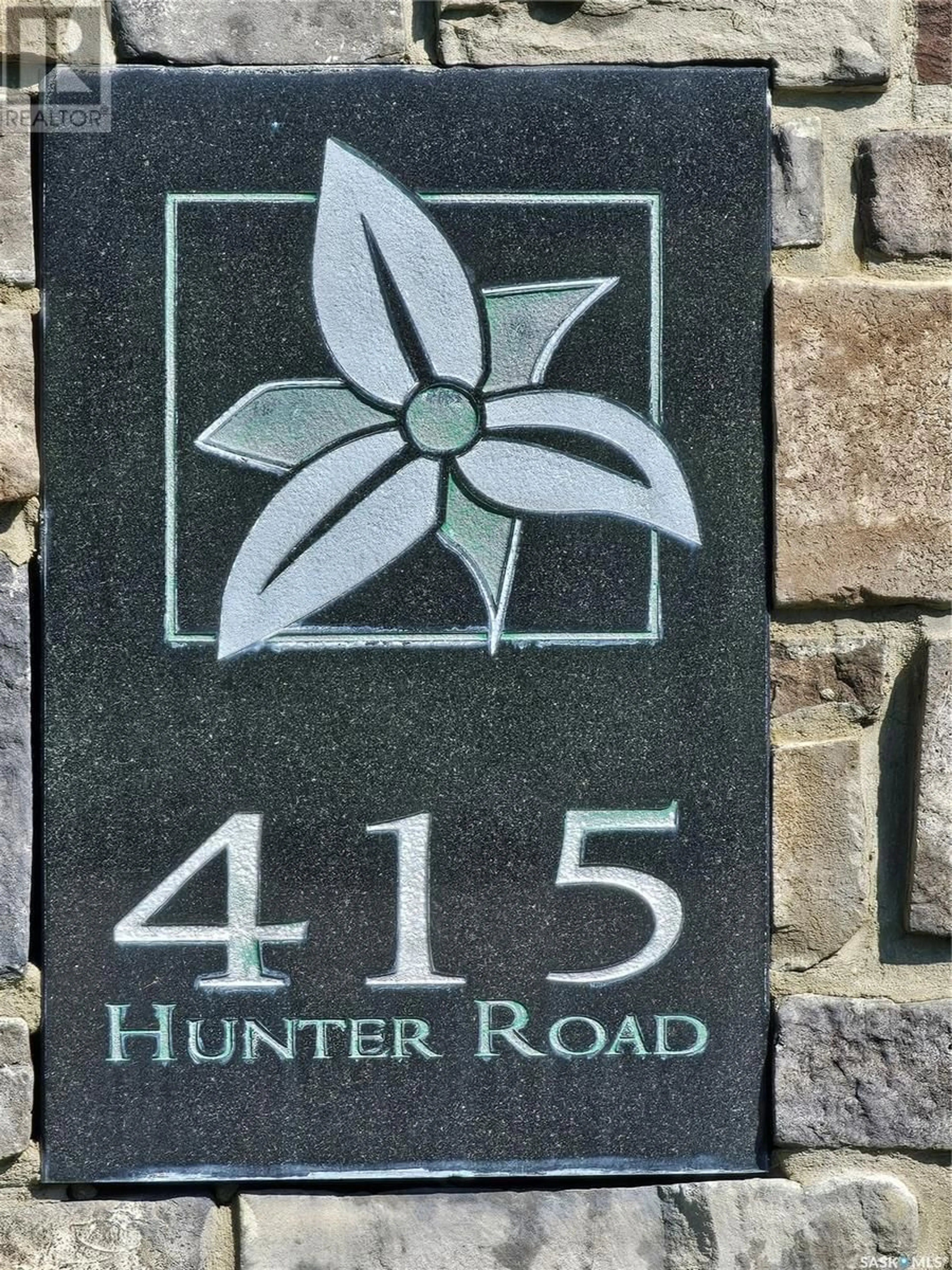 Indoor foyer for 201b HUNTER ROAD, Saskatoon Saskatchewan S7T0J8