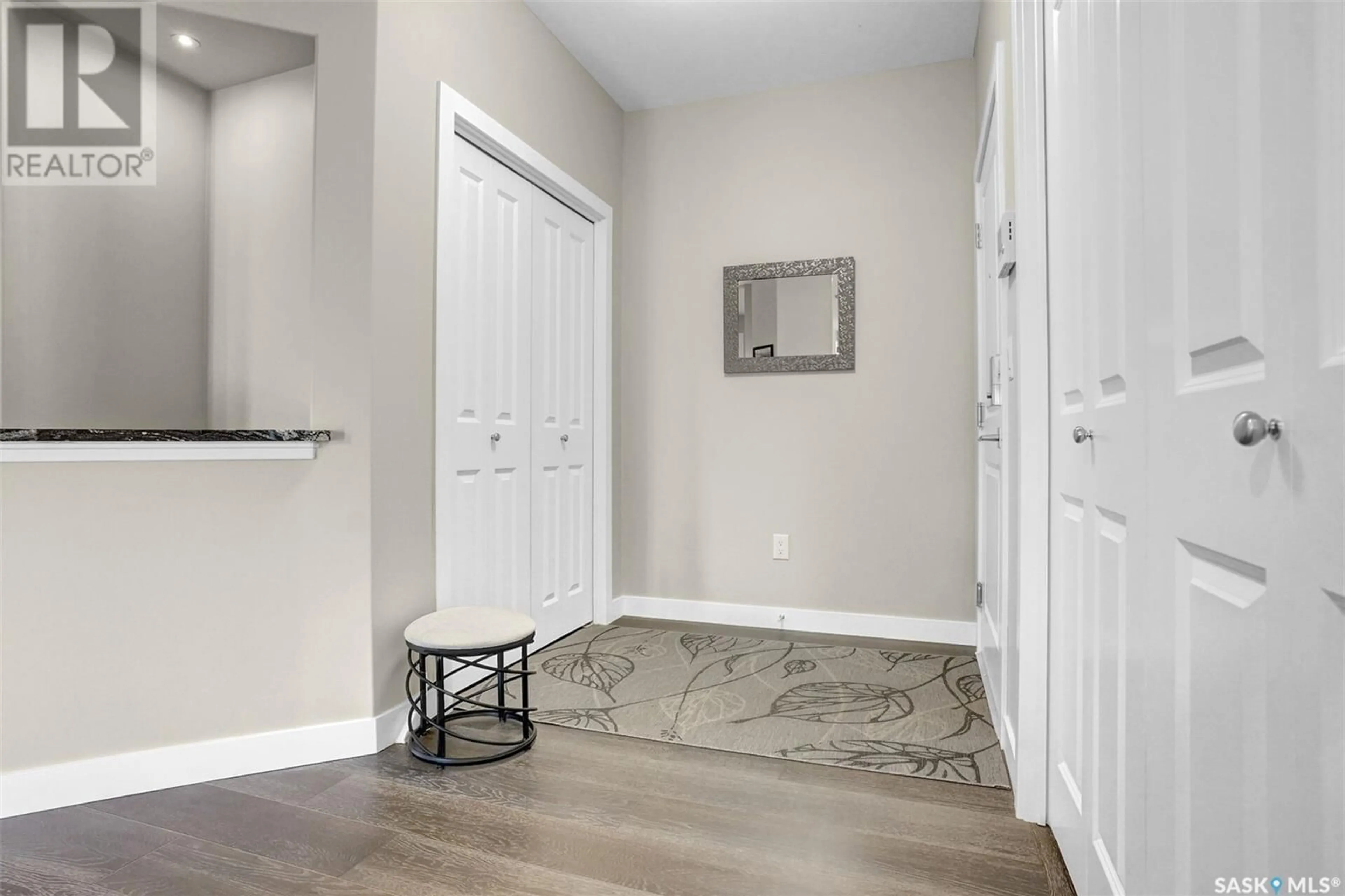 Indoor entryway for 301 - 1515 ANSON ROAD, Regina Saskatchewan S4P0E7