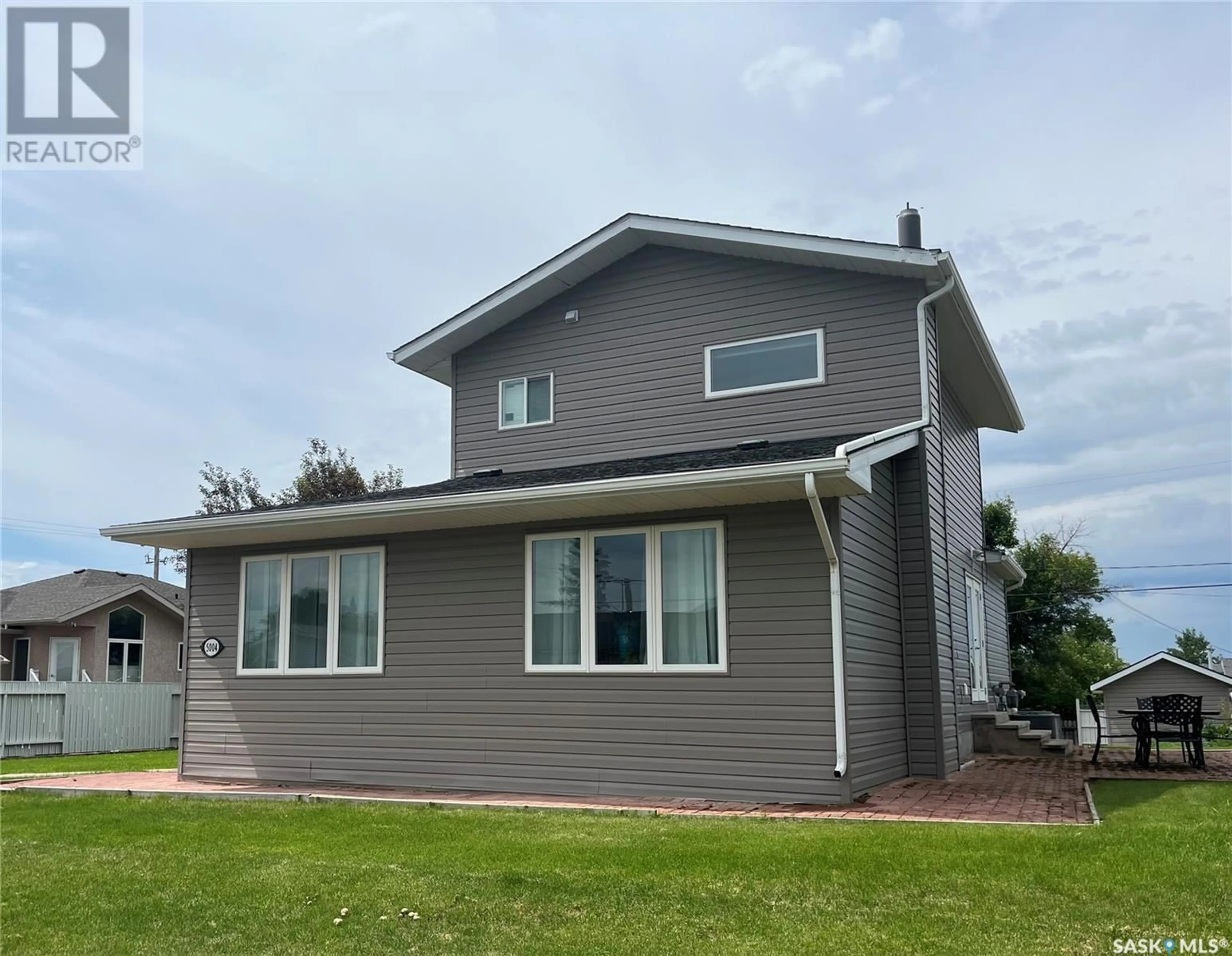 Home with vinyl exterior material, building for 5004 TELEGRAPH STREET, Macklin Saskatchewan S0L2C0