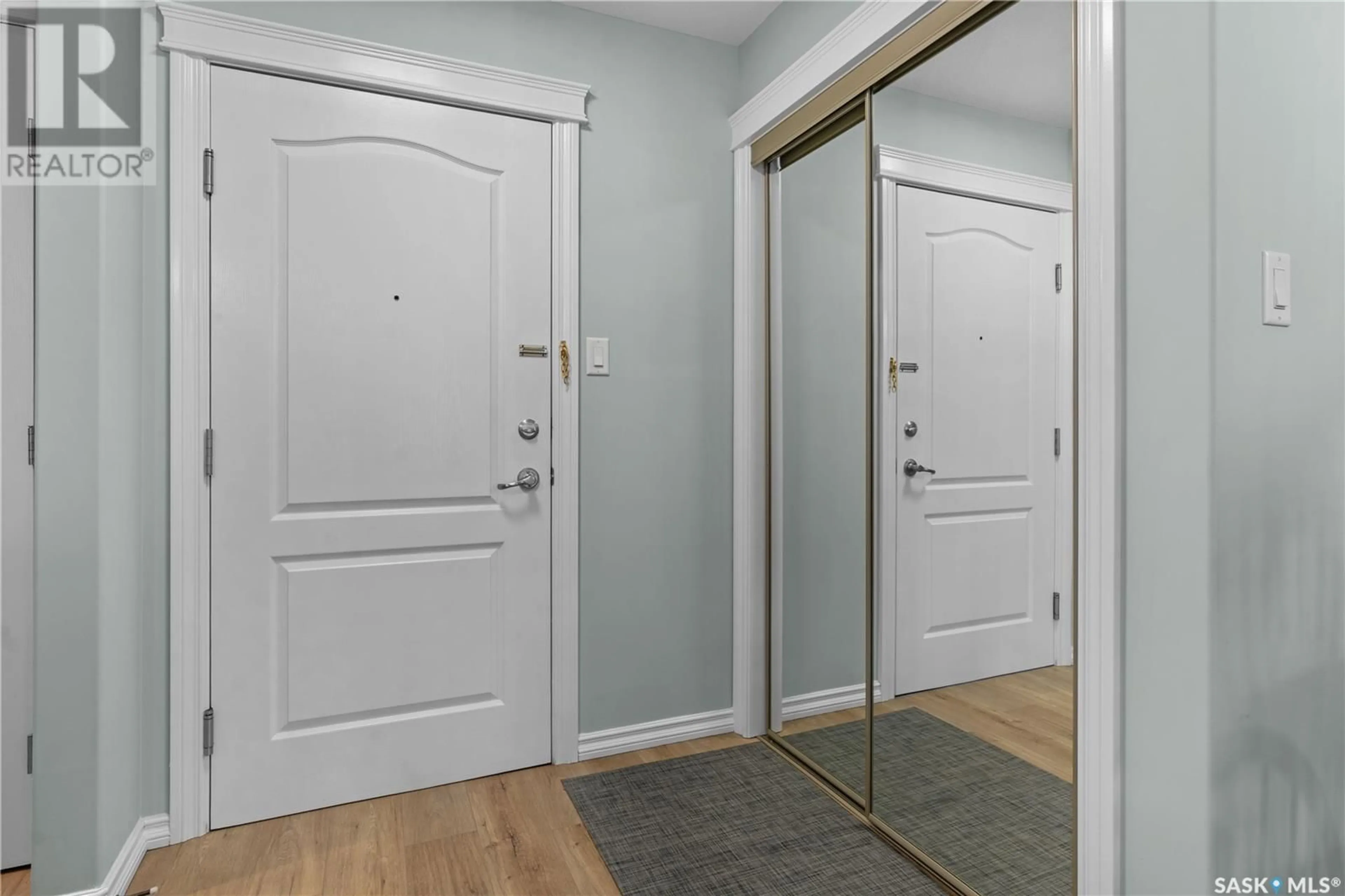 Indoor entryway for 302 - 2885 ARENS ROAD, Regina Saskatchewan S4V3G5