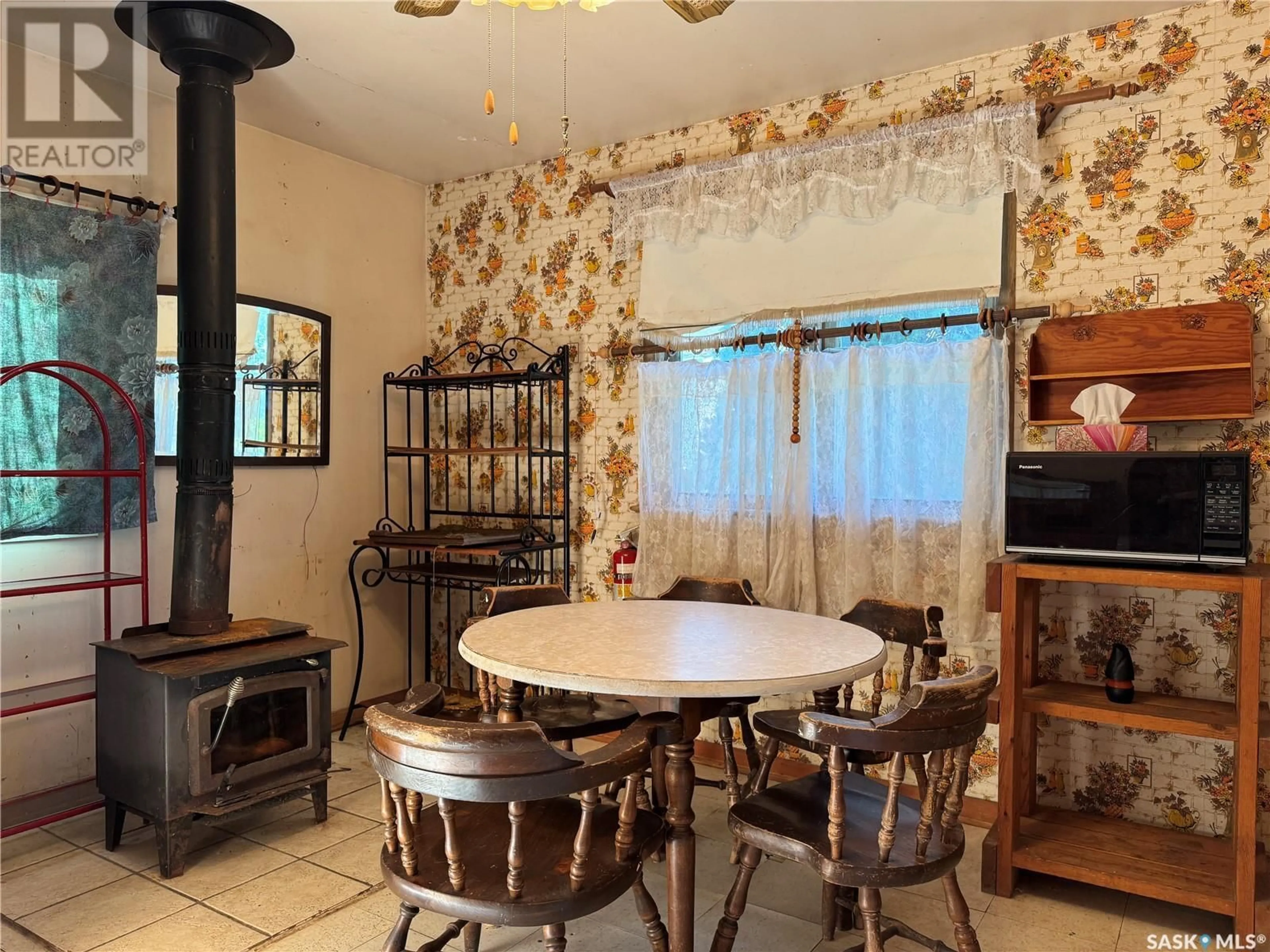 Dining room, ceramic/tile floor for 411 5TH STREET, Wynyard Saskatchewan S0A4T0