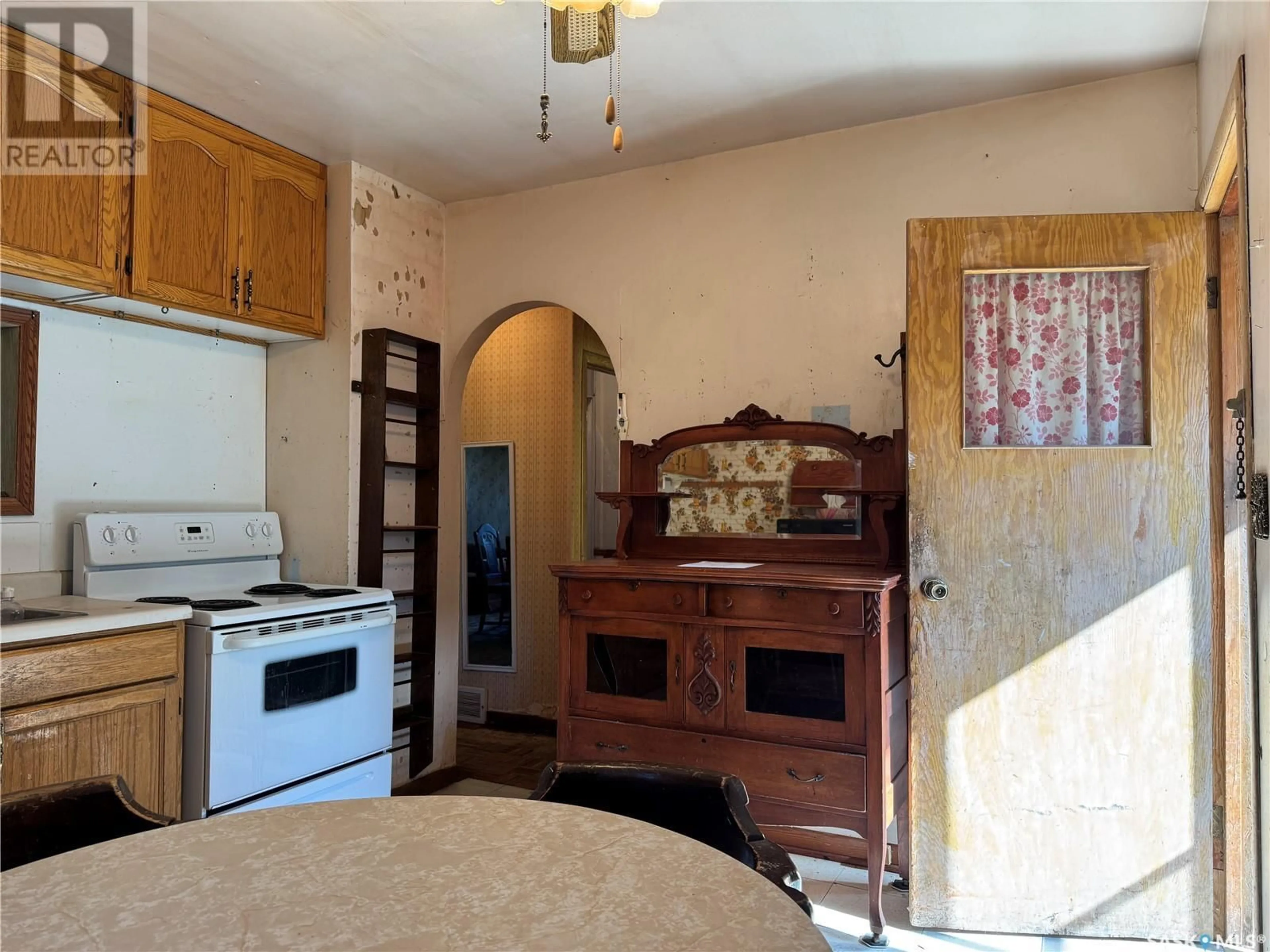 Standard kitchen, unknown for 411 5TH STREET, Wynyard Saskatchewan S0A4T0