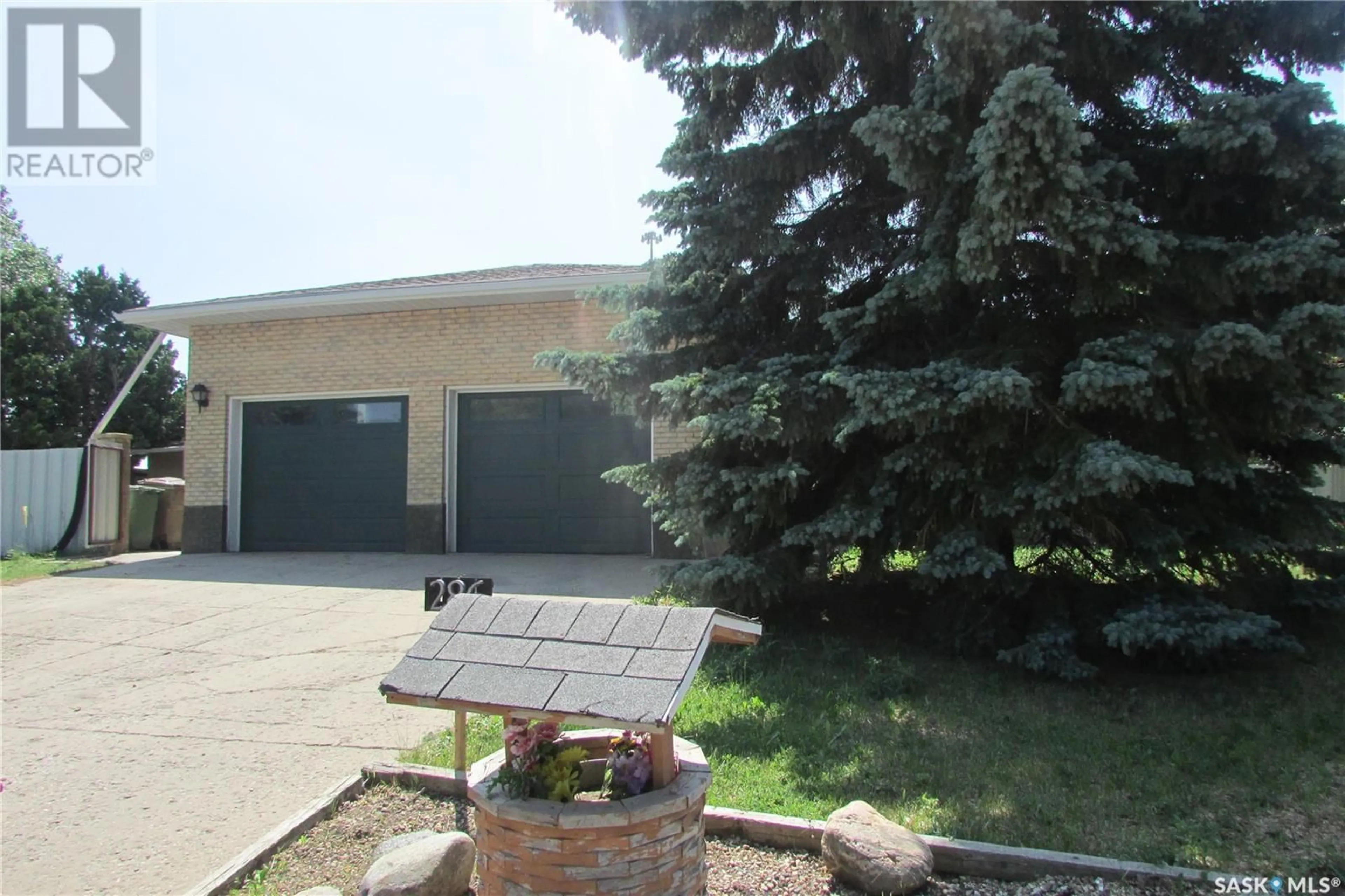 Patio, street for 286 FROOM CRESCENT, Regina Saskatchewan S4N1B7