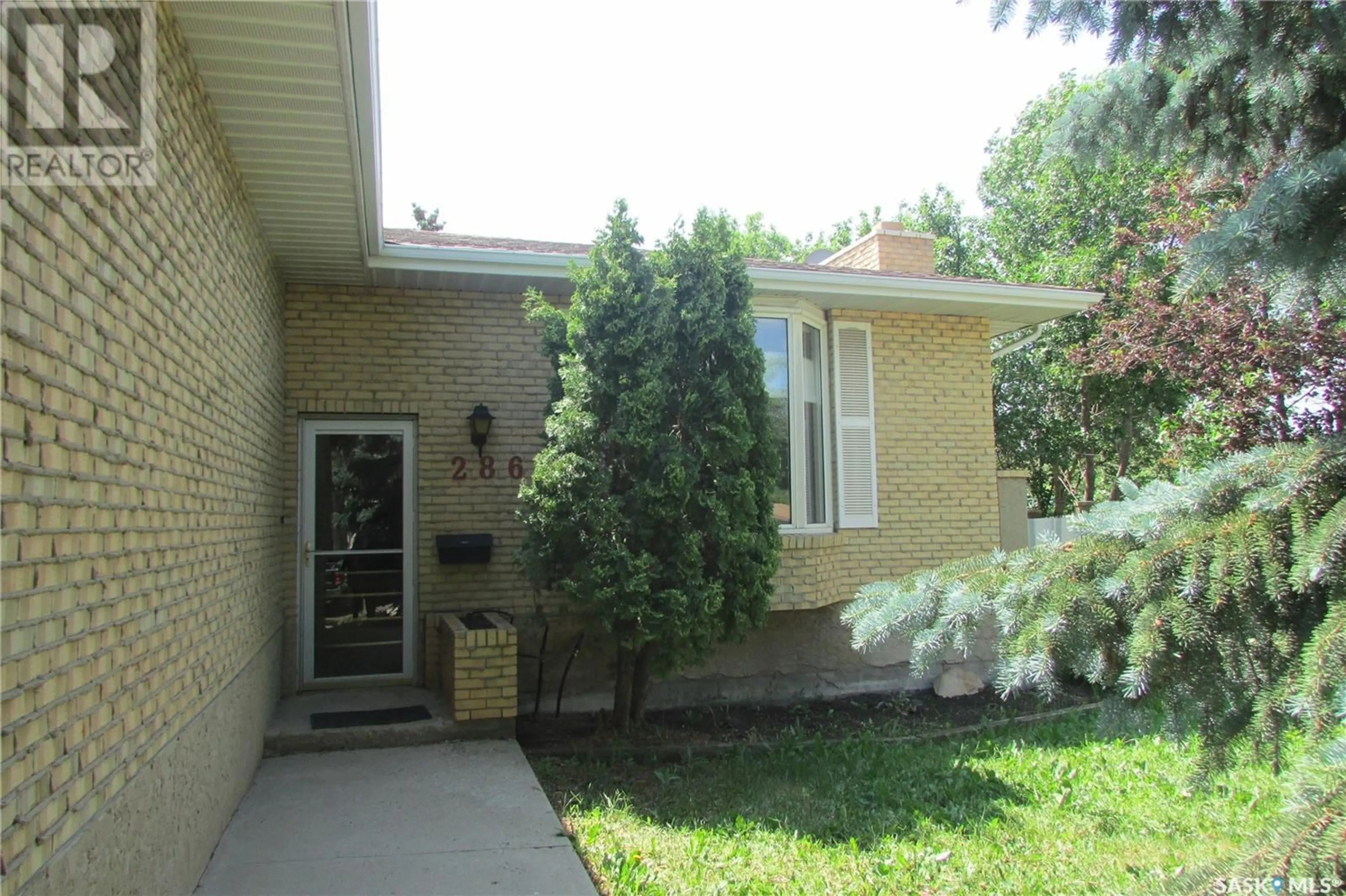 Patio, street for 286 FROOM CRESCENT, Regina Saskatchewan S4N1B7
