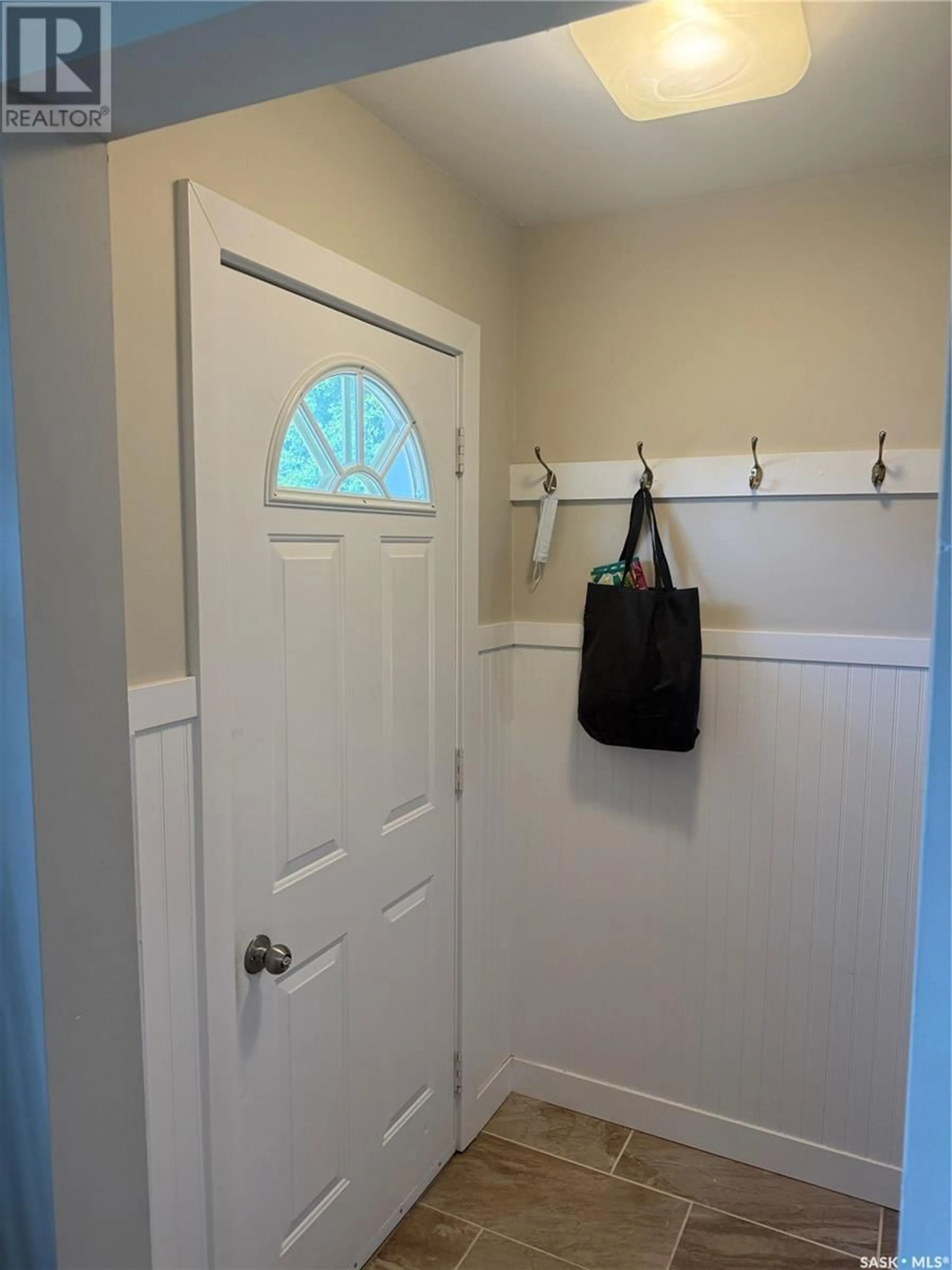 Indoor entryway for 220 THOMSON STREET, Outlook Saskatchewan S0L2N0