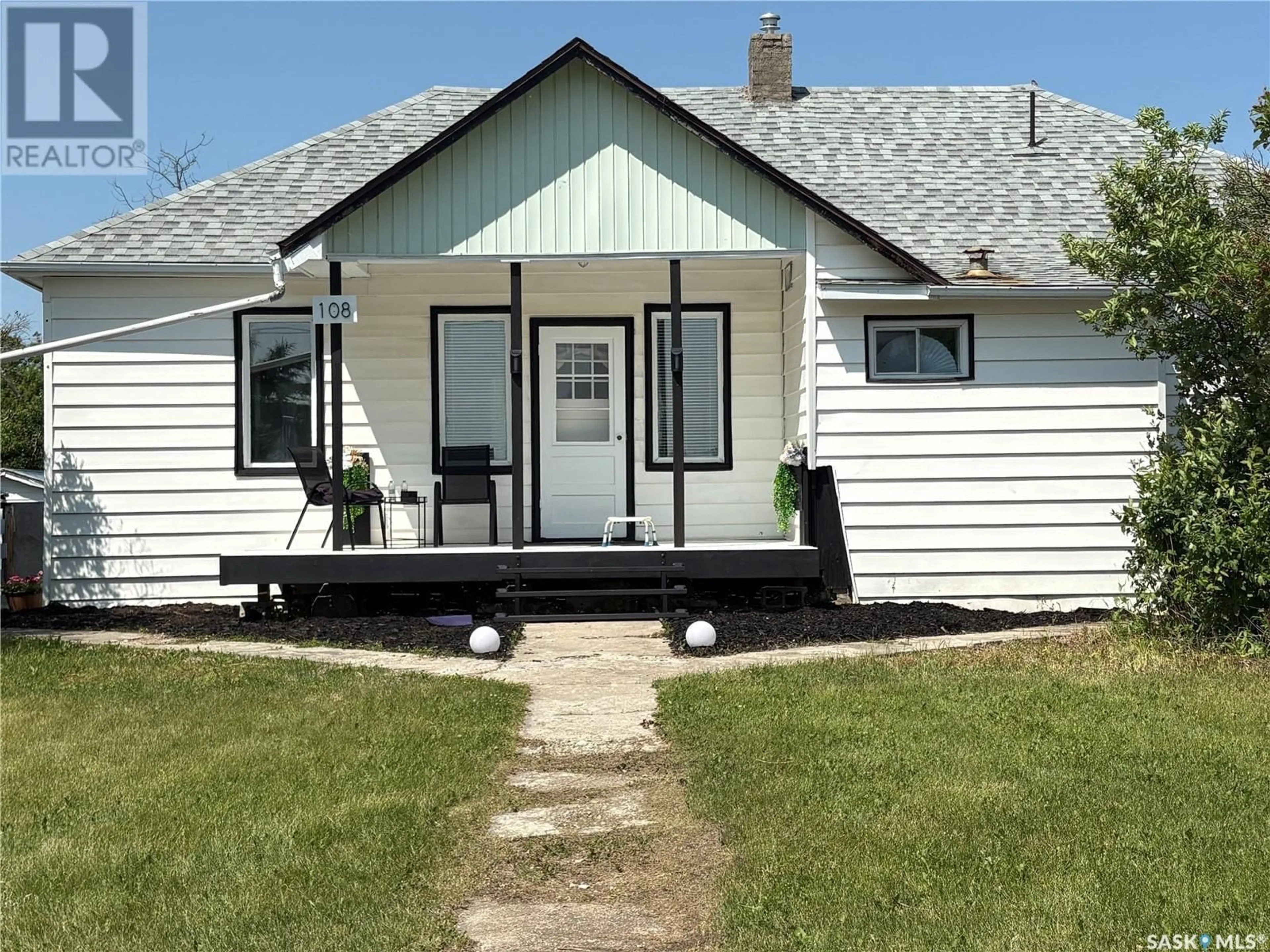 Home with vinyl exterior material, street for 108 WARREN ROAD, Kelliher Saskatchewan S0A1V0