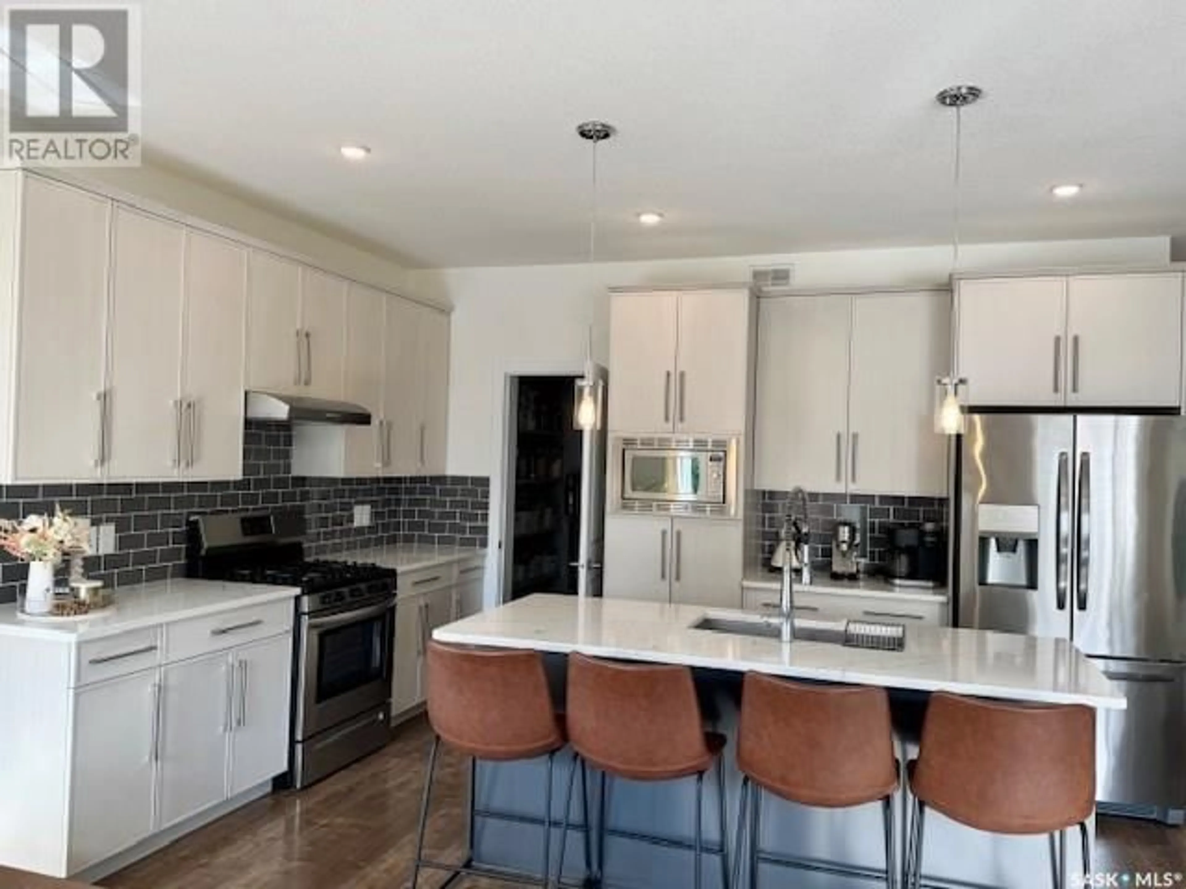 Open concept kitchen, ceramic/tile floor for UNION - 238 STILLING, Saskatoon Saskatchewan S7V0V3