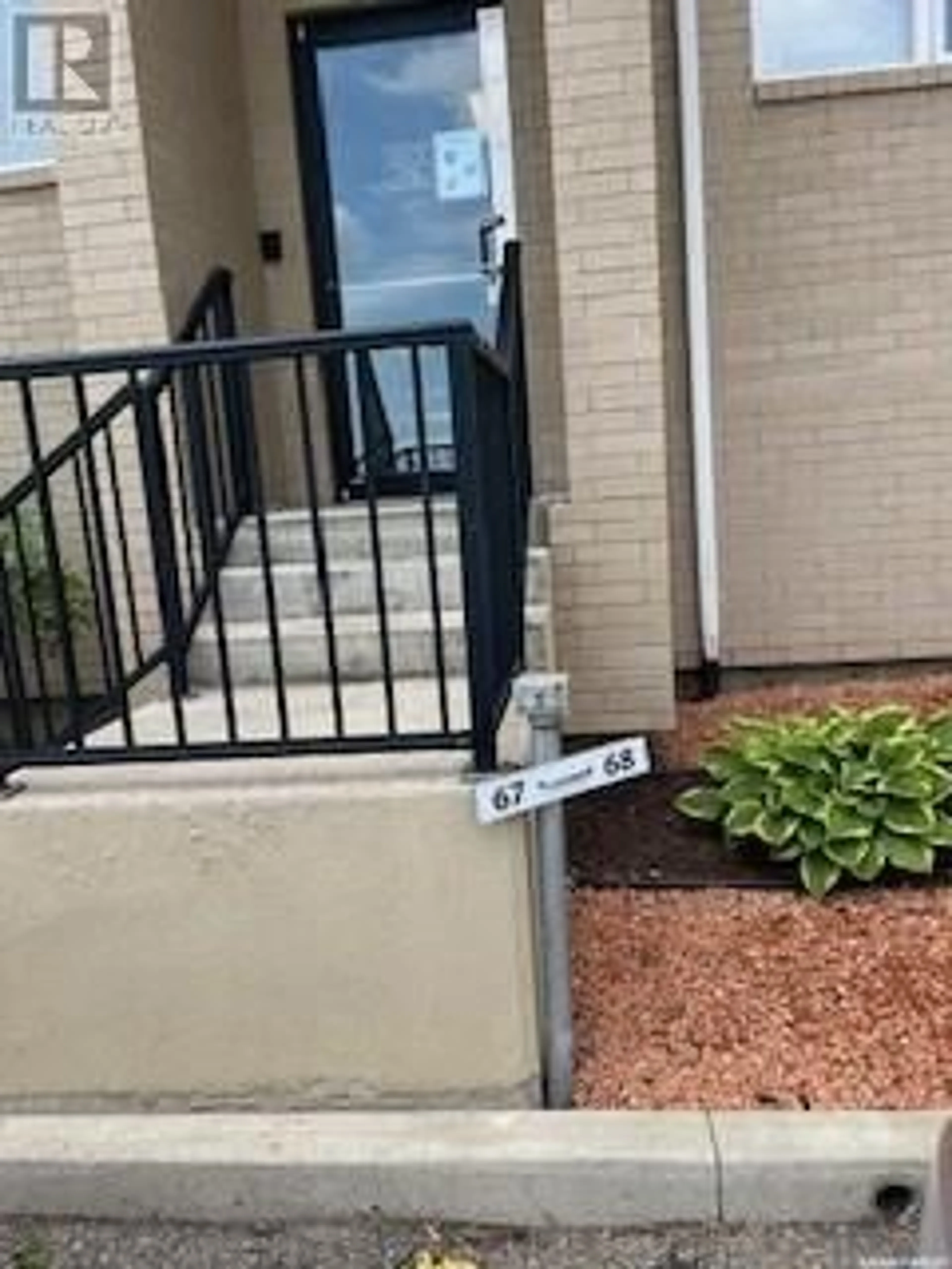 Stairs for 158 - 312 PAWLYCHENKO LANE, Saskatoon Saskatchewan S7V0C3