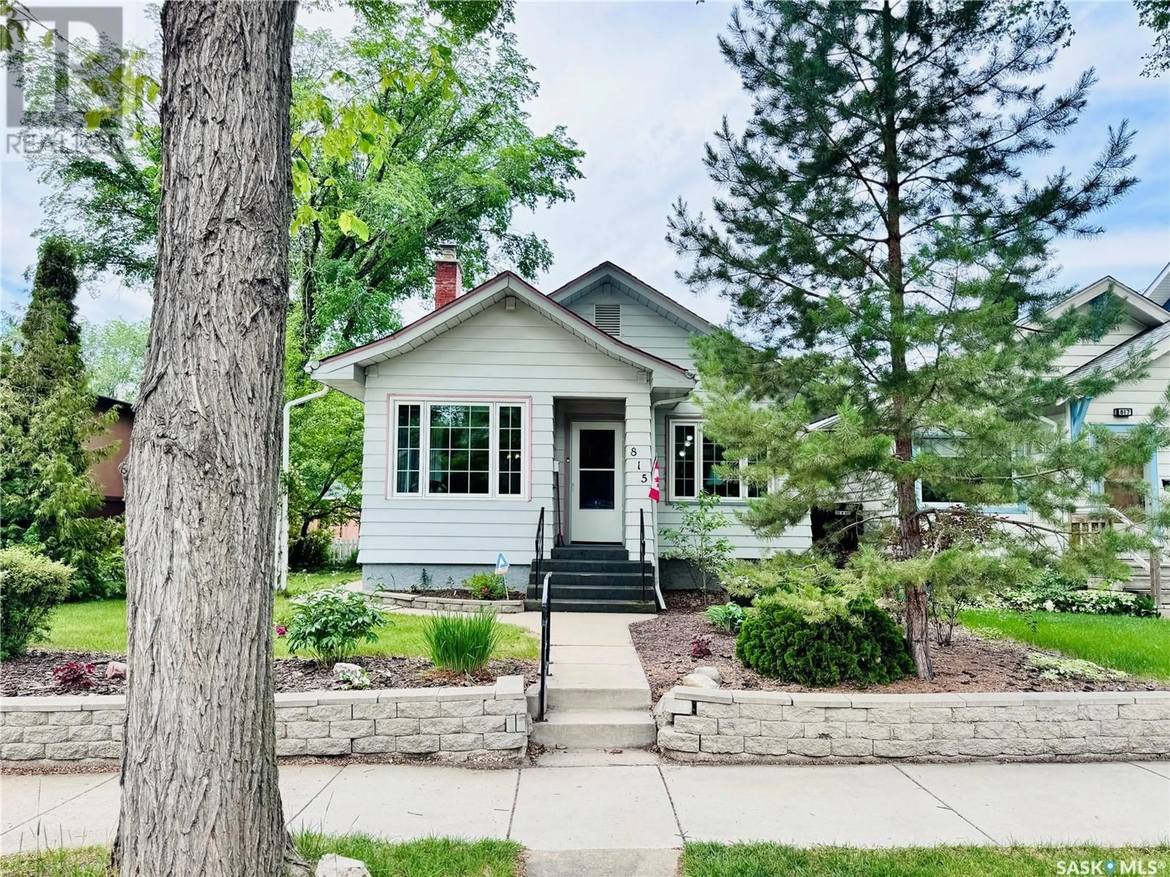 Home with vinyl exterior material, street for 815 TEMPERANCE STREET, Saskatoon Saskatchewan S7N0M8