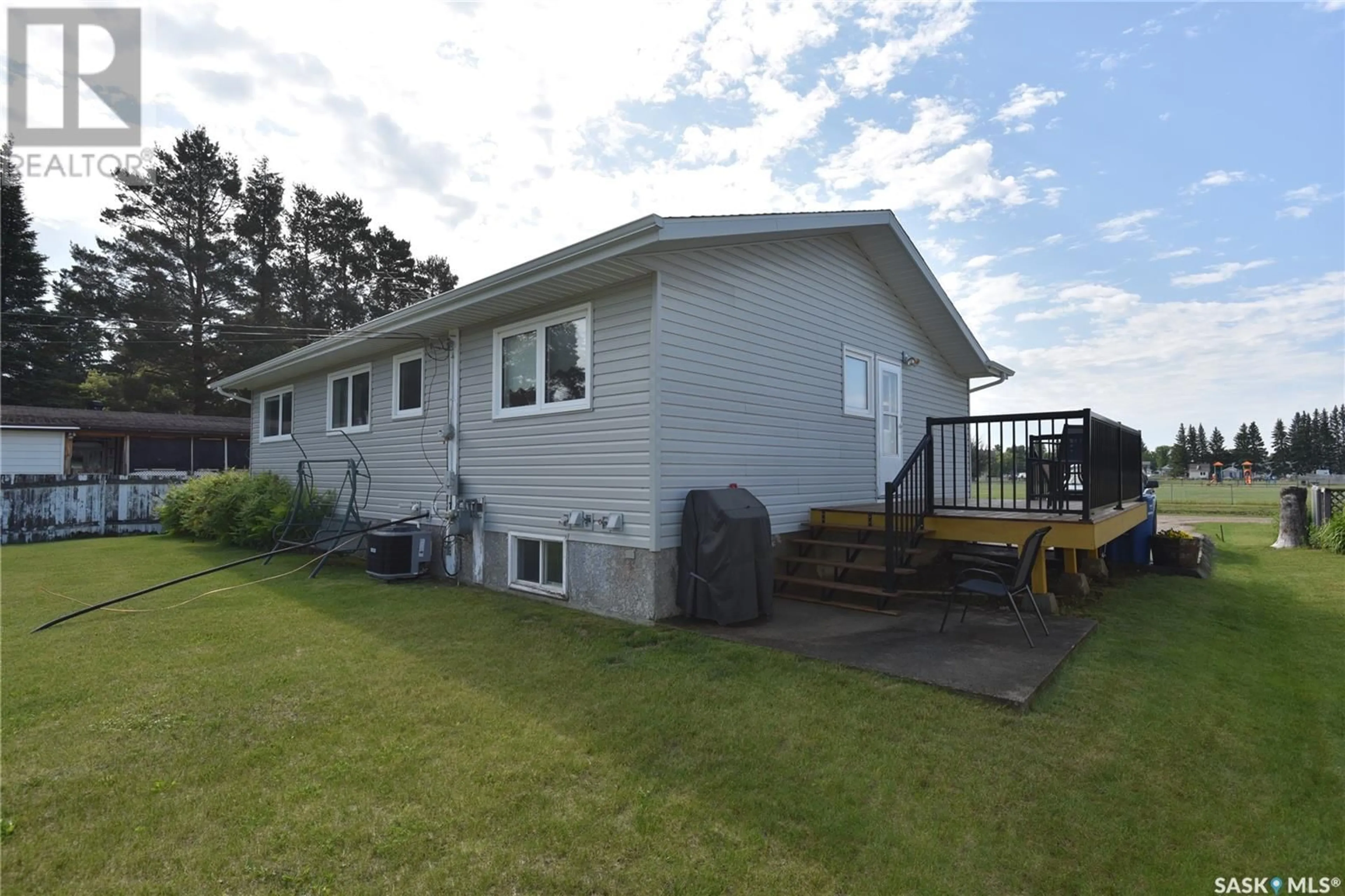 Home with vinyl exterior material, building for 530 RUPERT CRESCENT, Codette Saskatchewan S0E0P0