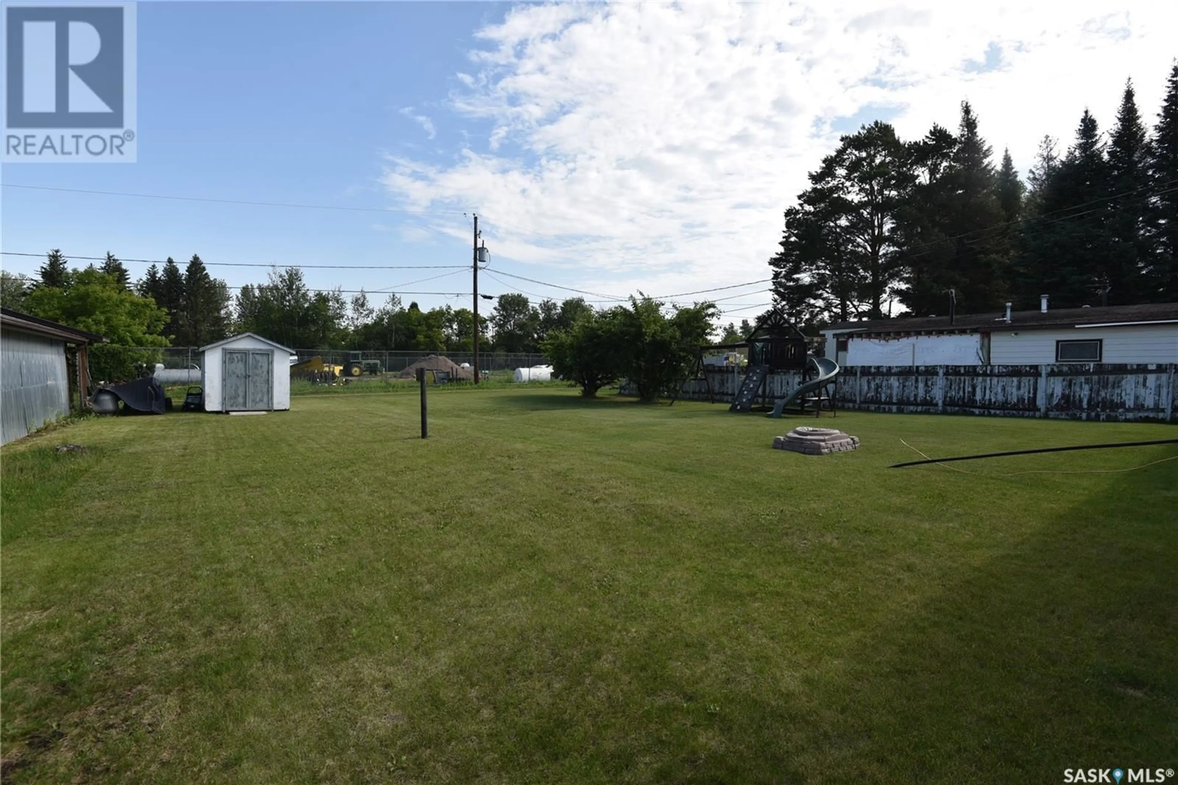 A pic from outside/outdoor area/front of a property/back of a property/a pic from drone, unknown for 530 RUPERT CRESCENT, Codette Saskatchewan S0E0P0