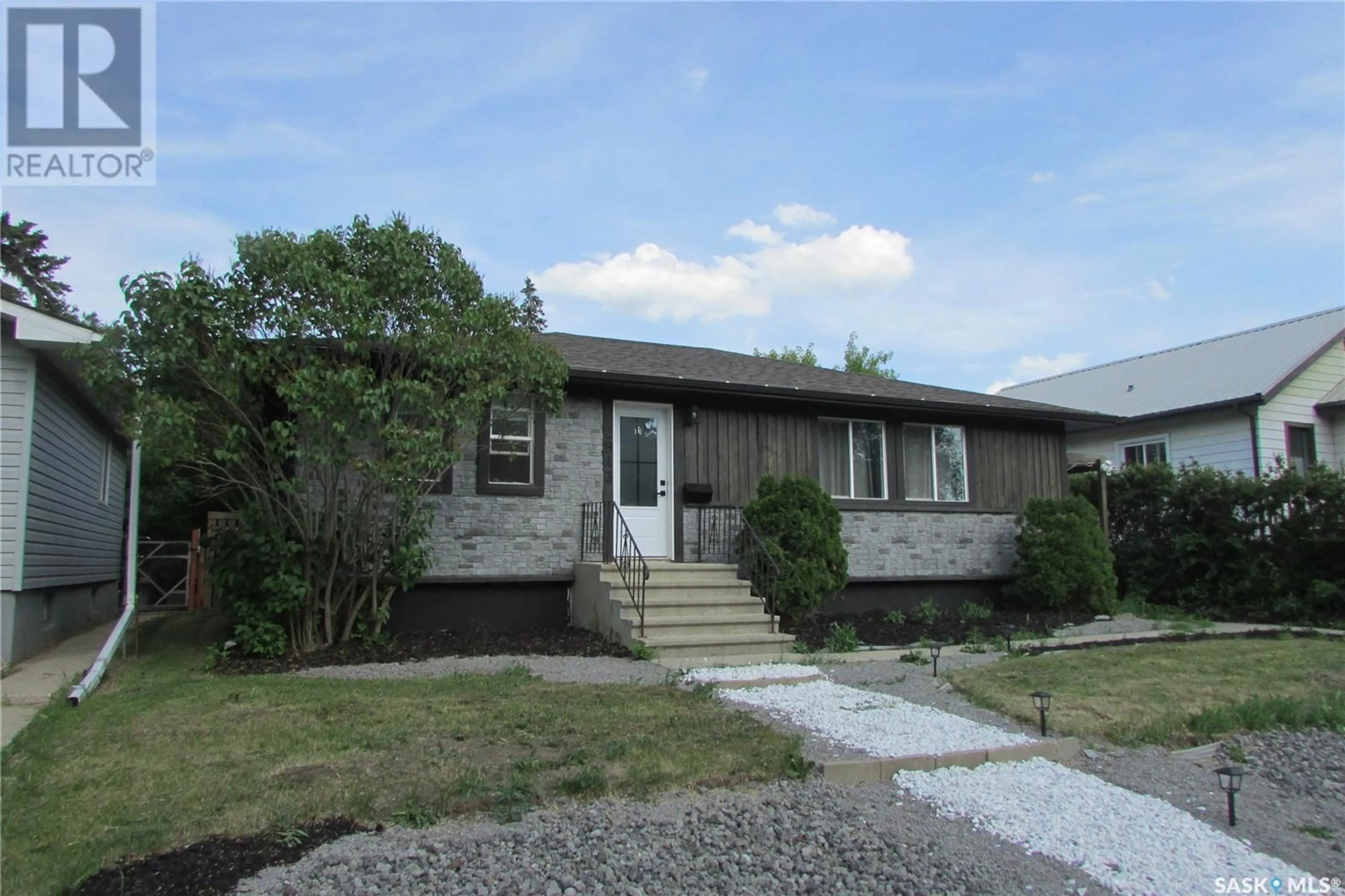 Home with vinyl exterior material, street for 2843 PARK STREET, Regina Saskatchewan S4N2H9