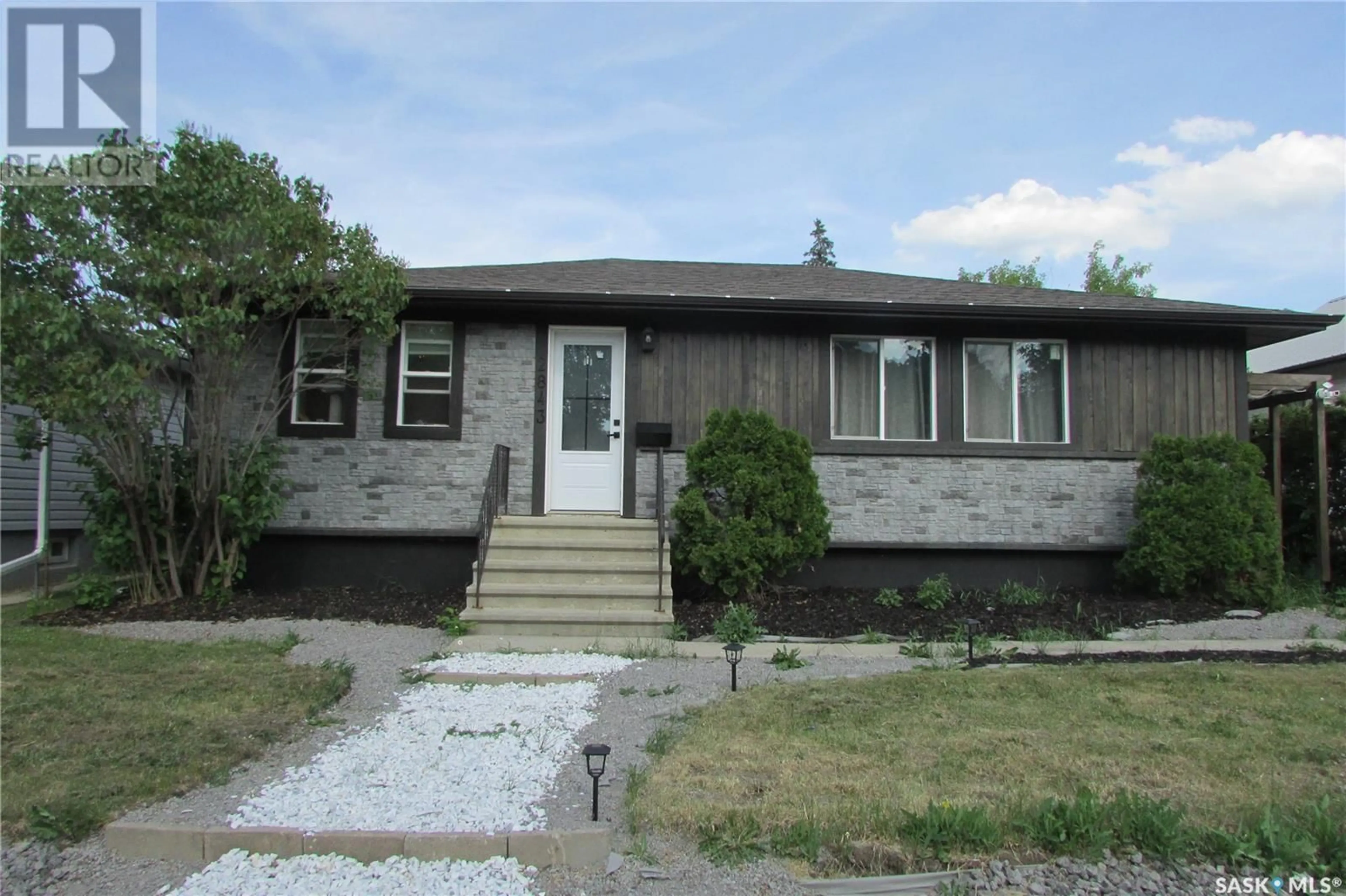 Home with vinyl exterior material, street for 2843 PARK STREET, Regina Saskatchewan S4N2H9