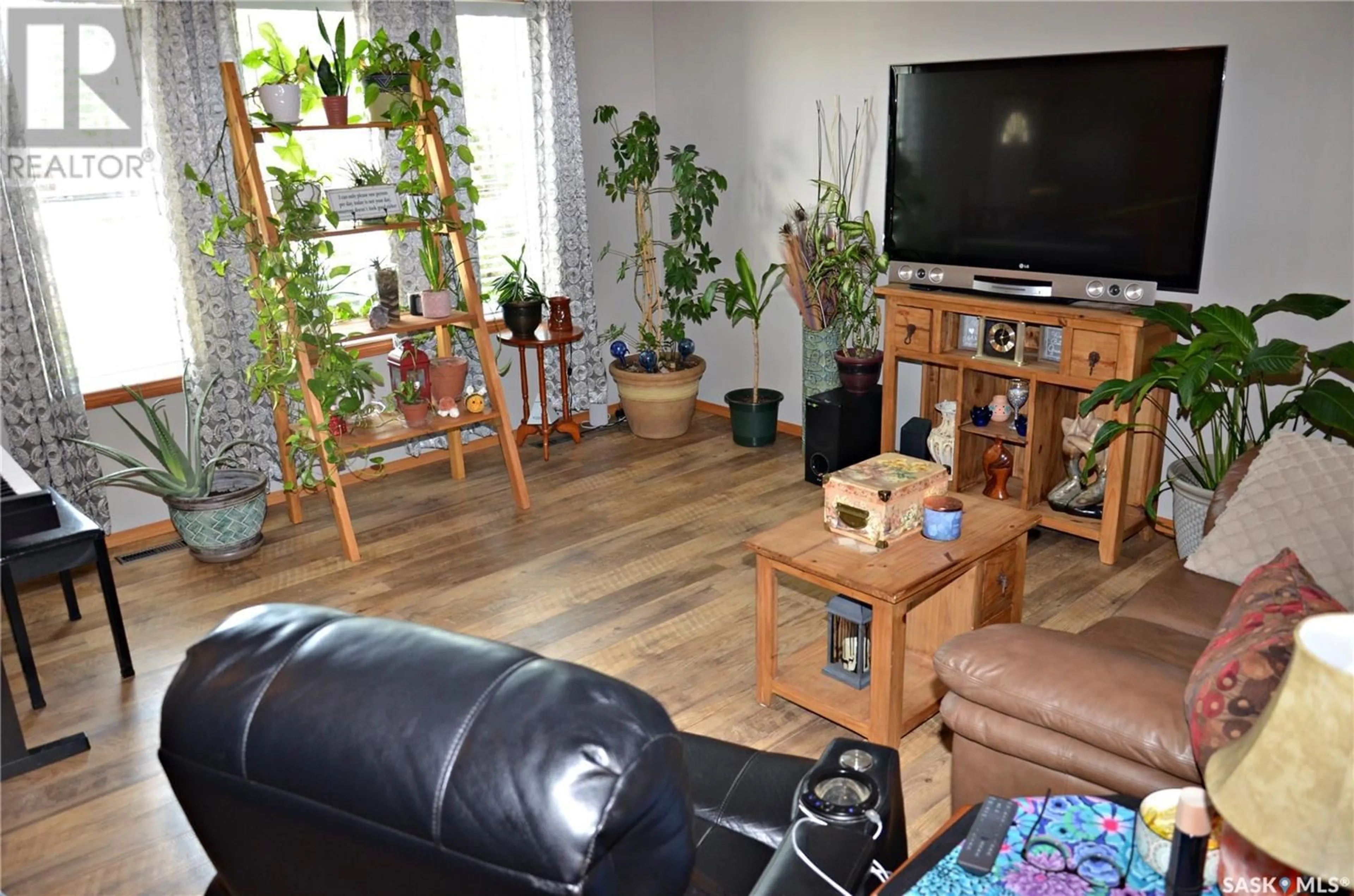 Living room with furniture, wood/laminate floor for 115 HUNT ROAD, Saskatoon Saskatchewan S7L6E6