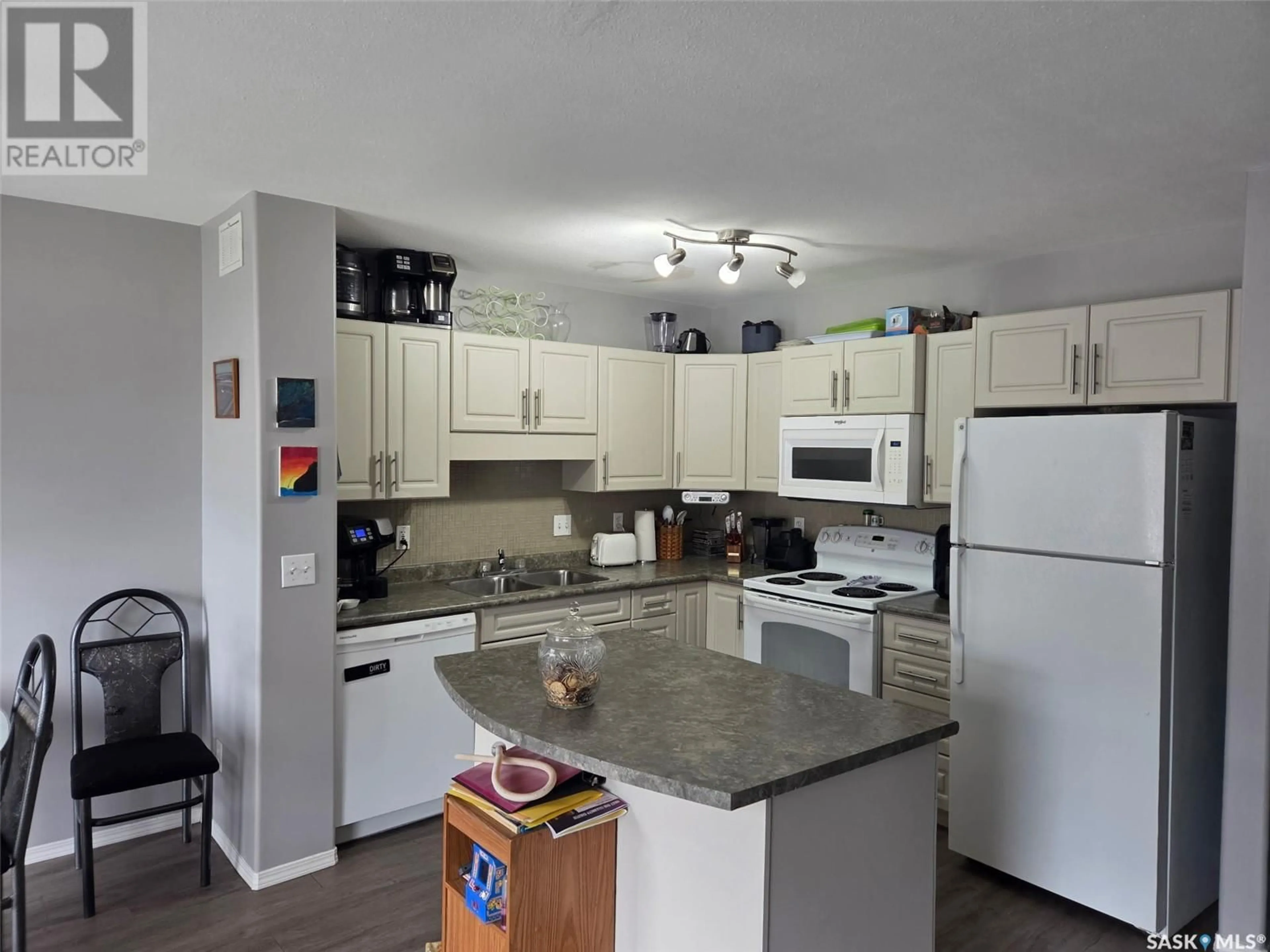 Standard kitchen, unknown for 350 - 124 MACCORMACK ROAD, Martensville Saskatchewan S0K2T0