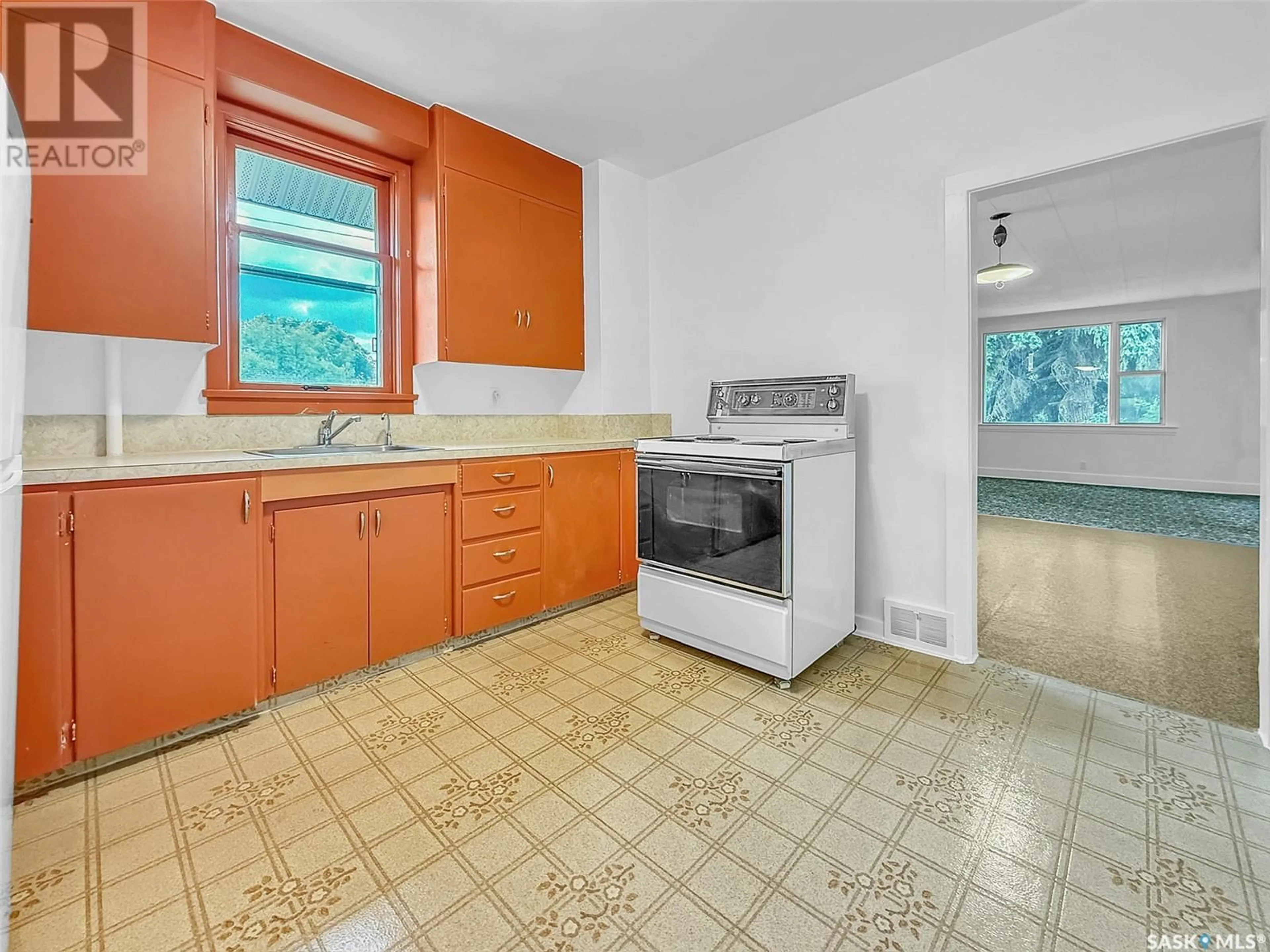 Standard kitchen, unknown for 501 4TH AVENUE, Swift Current Saskatchewan S9H0V5