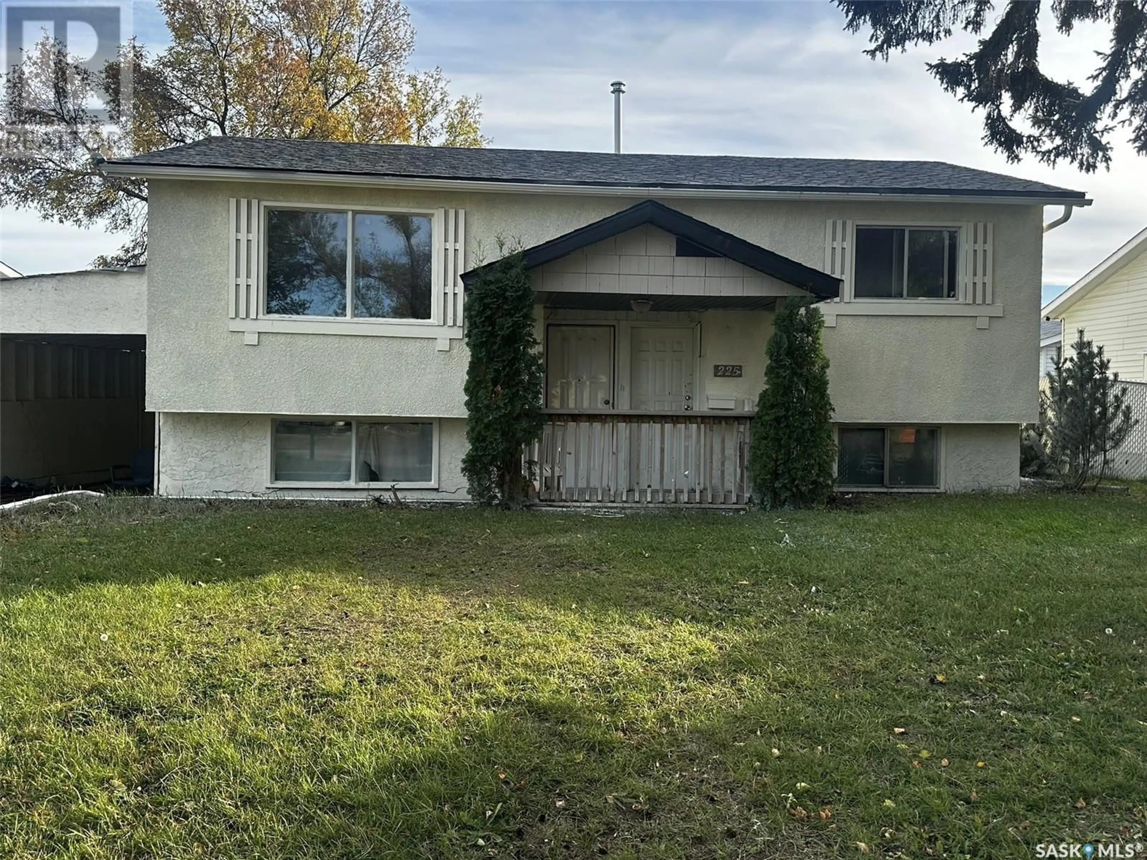 Home with vinyl exterior material, street for 225 MOWAT CRESCENT, Saskatoon Saskatchewan S7L4X1