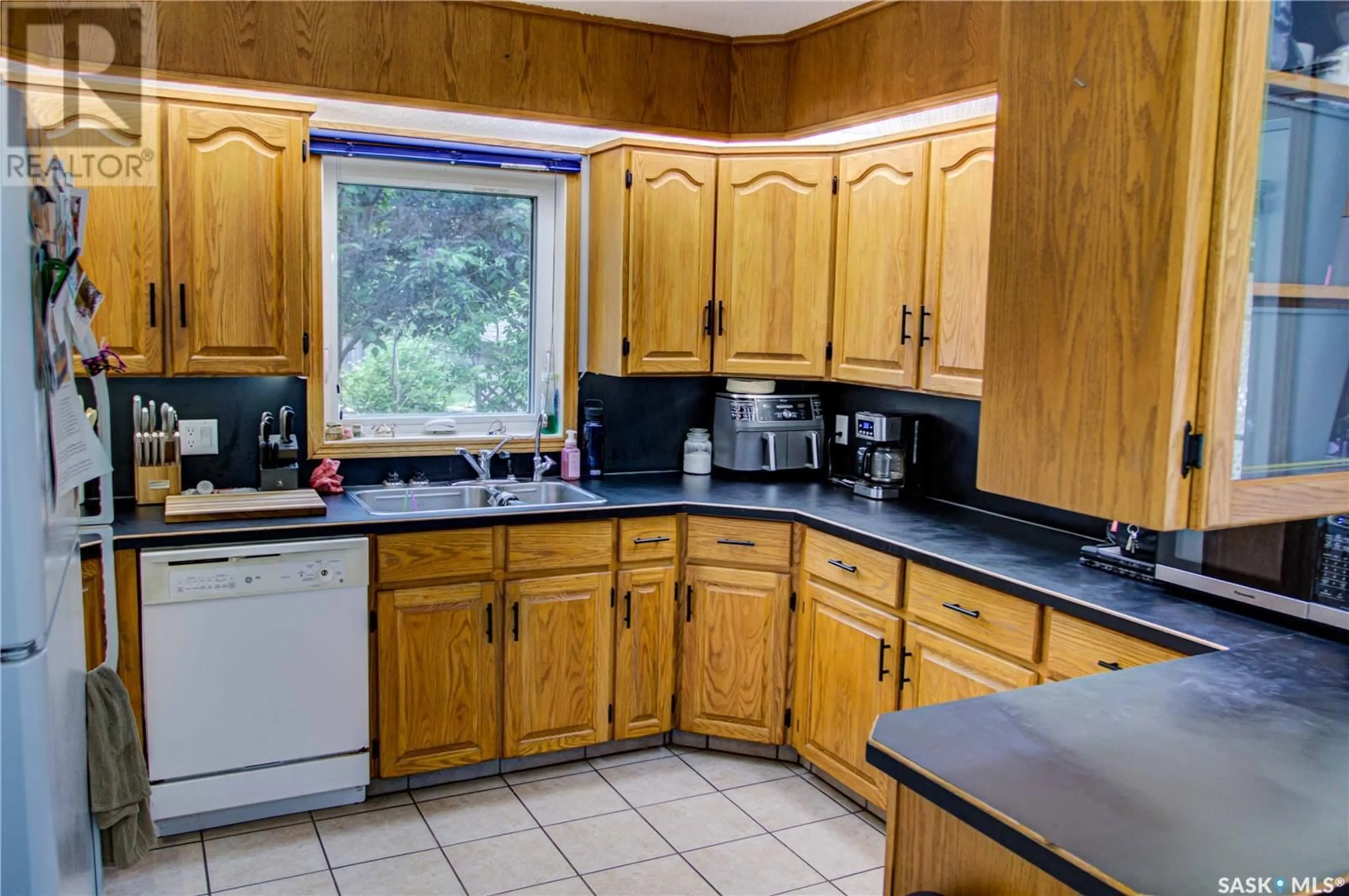 Standard kitchen, unknown for E - 514 MACLEOD AVENUE, Melfort Saskatchewan S0E1A0