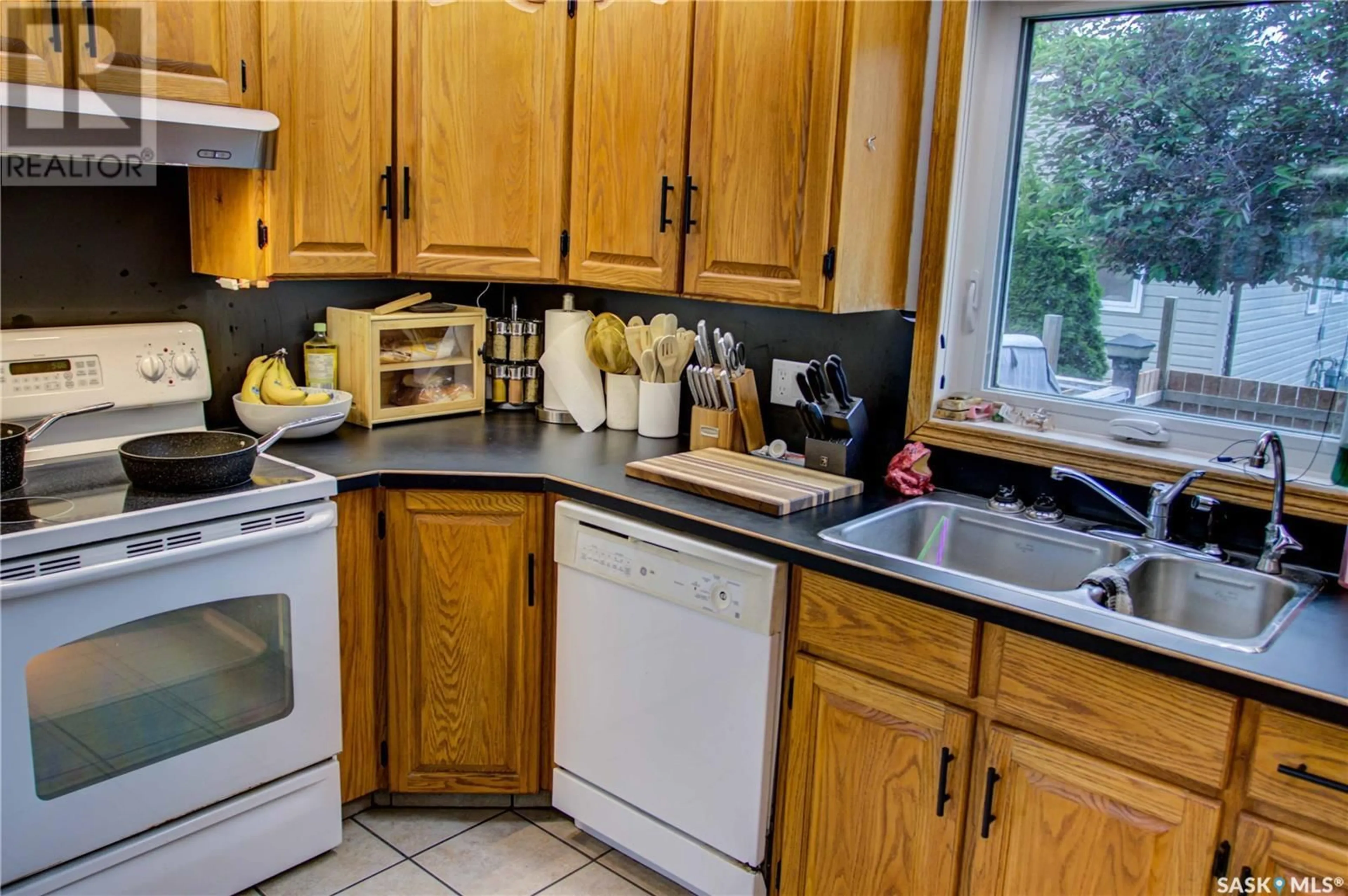 Standard kitchen, unknown for E - 514 MACLEOD AVENUE, Melfort Saskatchewan S0E1A0