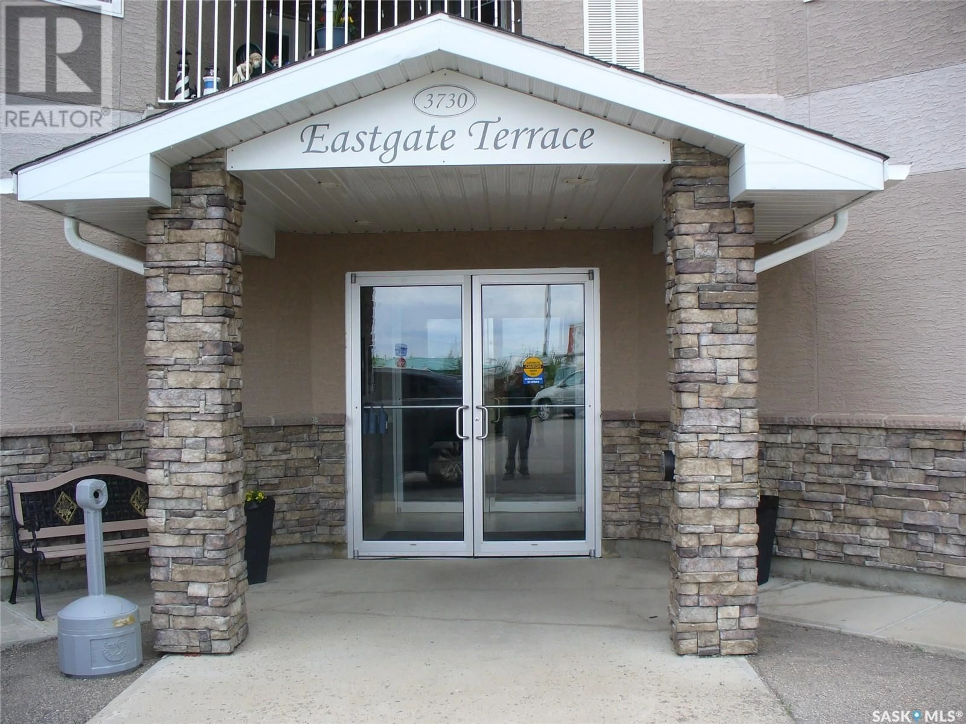 Indoor foyer for 211 - 3730 EASTGATE DRIVE, Regina Saskatchewan S4Z0A1