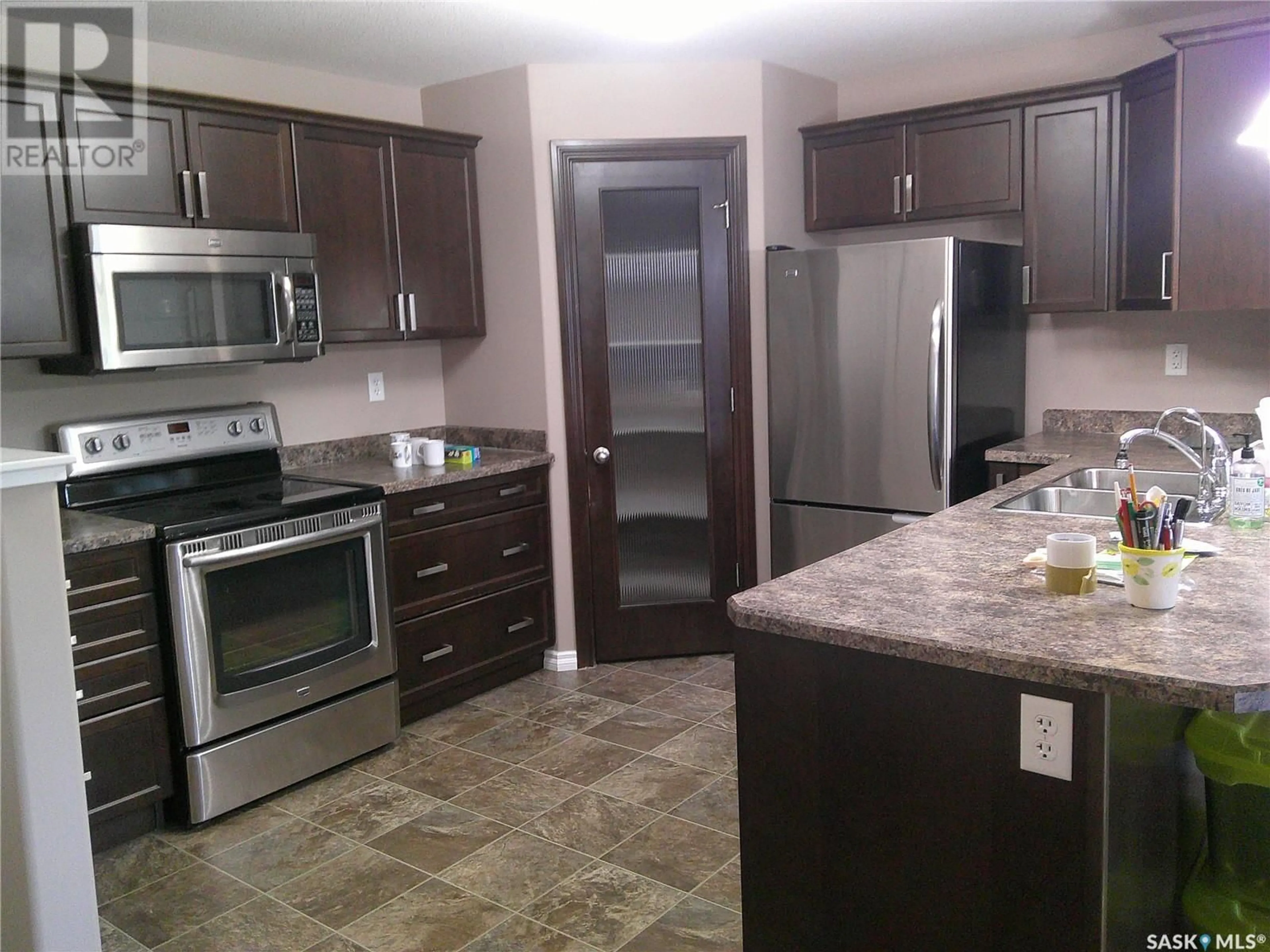 Standard kitchen, unknown for 211 - 3730 EASTGATE DRIVE, Regina Saskatchewan S4Z0A1