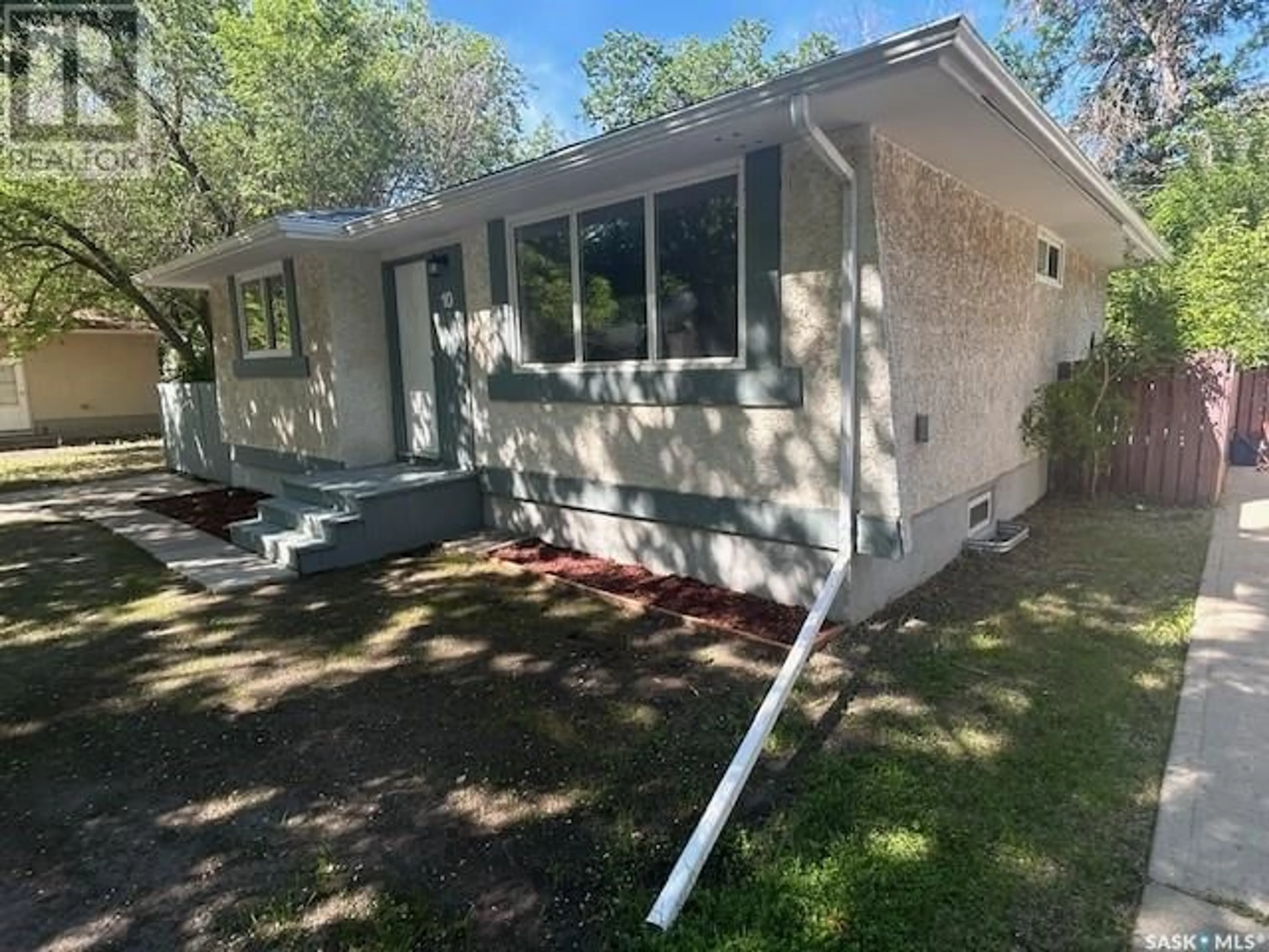 Home with vinyl exterior material, unknown for 10 FISHER STREET, Regina Saskatchewan S4N1N6