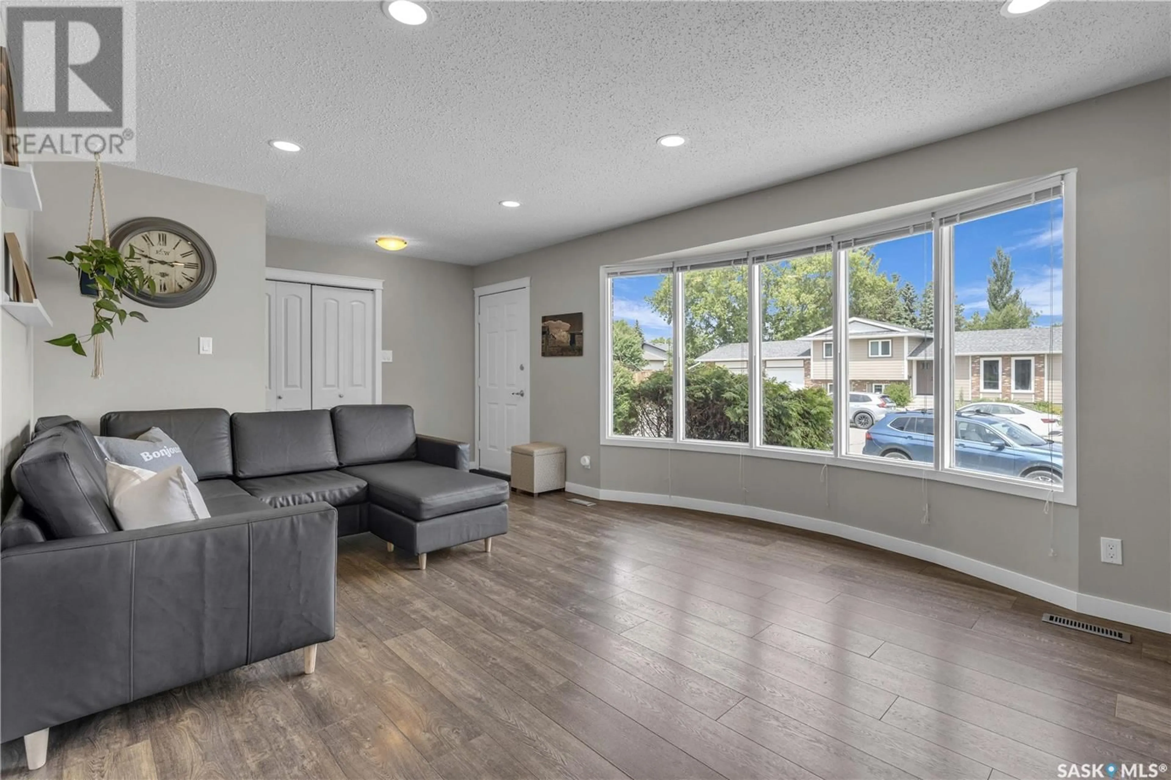 Living room with furniture, unknown for 375 SYLVIAN CRESCENT, Saskatoon Saskatchewan S7H5E6