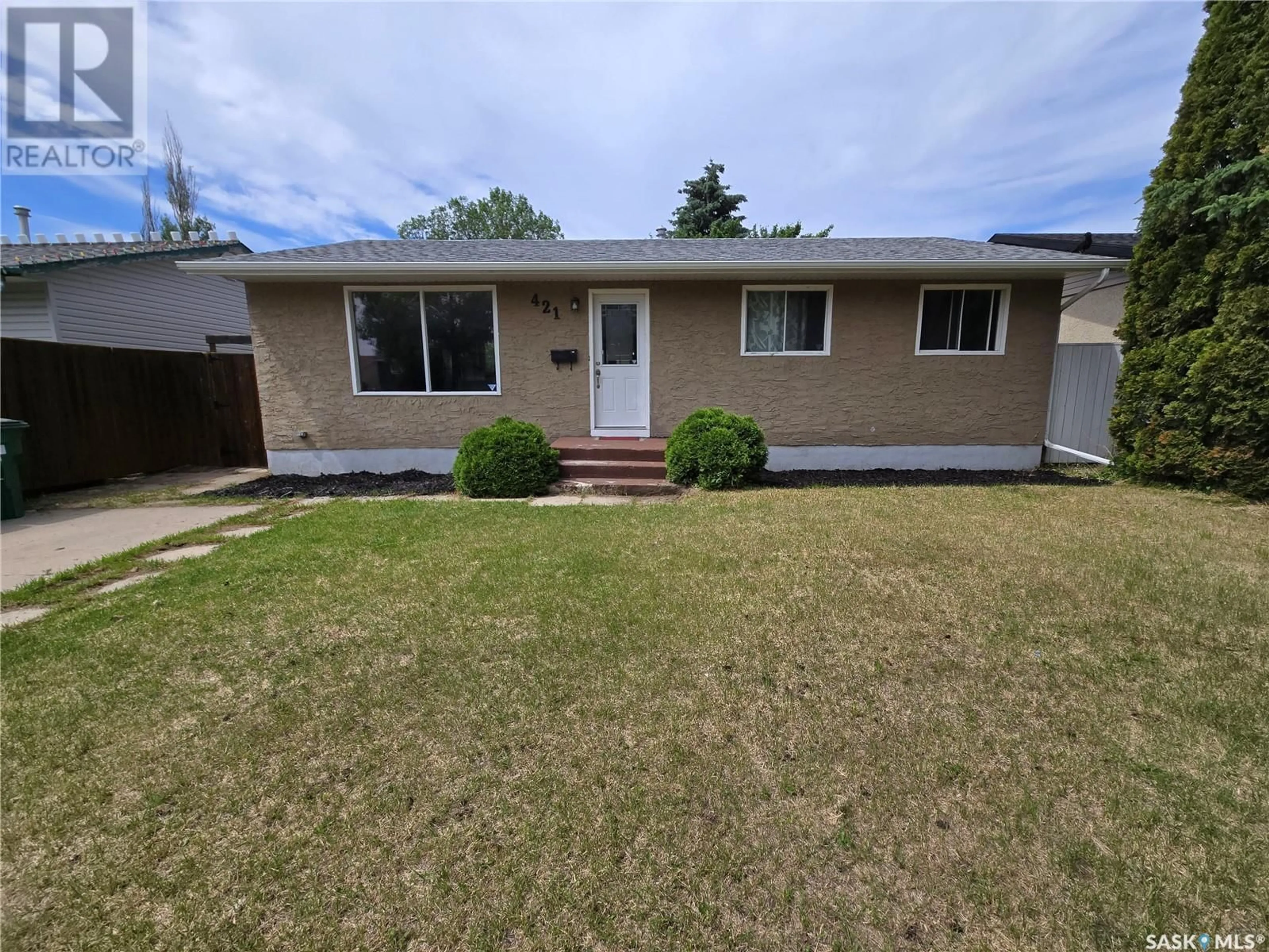 Home with vinyl exterior material, street for 421 LISGAR AVENUE, Saskatoon Saskatchewan S7L5G7