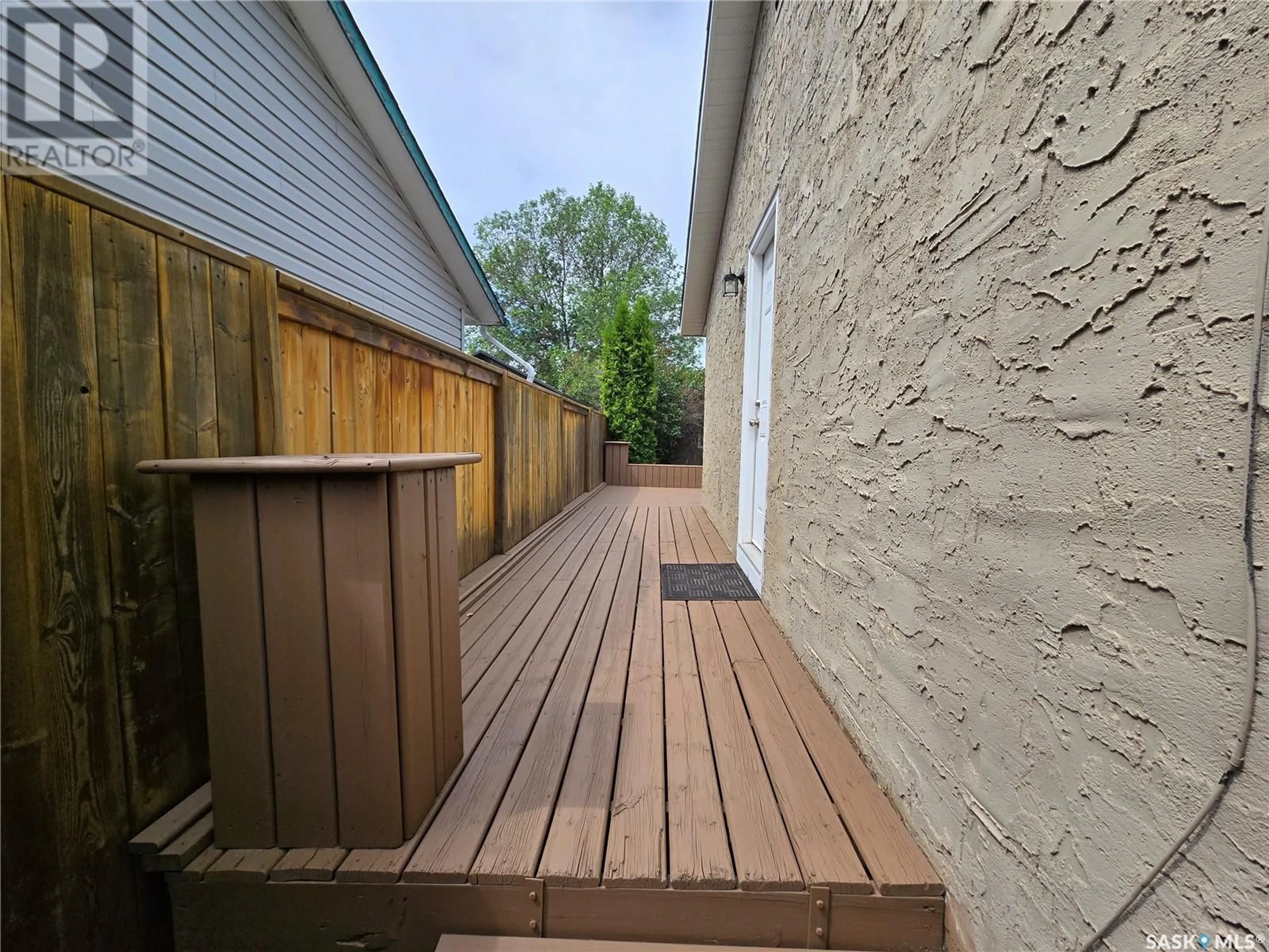 Patio, street for 421 LISGAR AVENUE, Saskatoon Saskatchewan S7L5G7