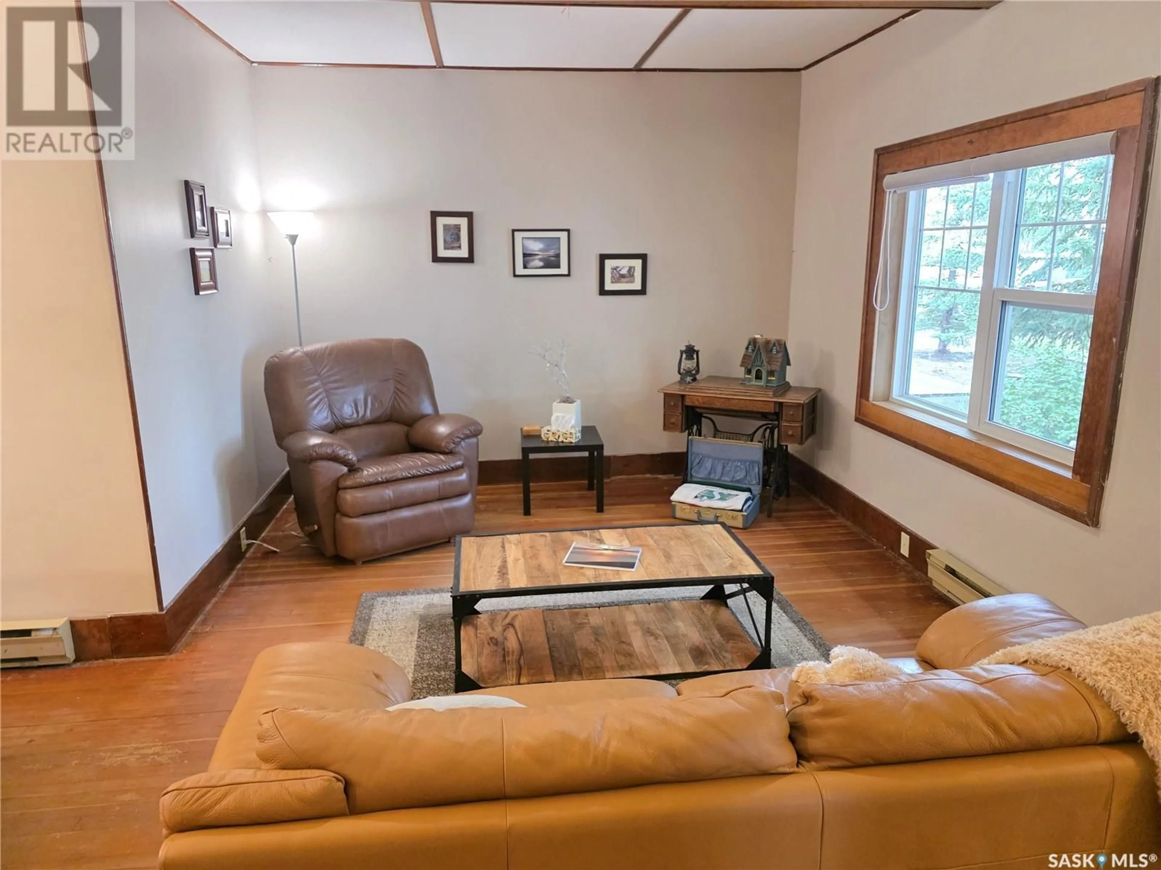 Living room with furniture, unknown for 107 MISTUSINNE CRESCENT, Mistusinne Saskatchewan S0H1J0