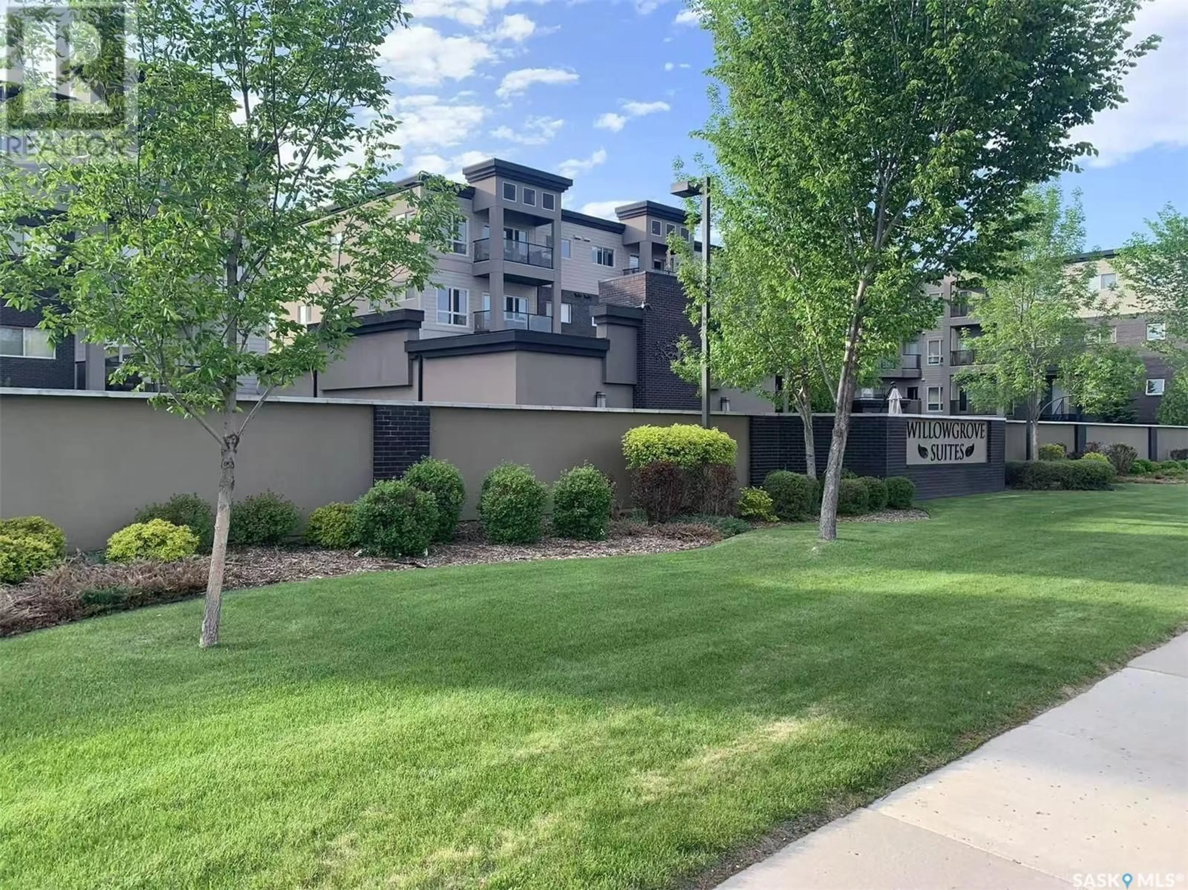 A pic from outside/outdoor area/front of a property/back of a property/a pic from drone, unknown for 115 - 203 WILLOWGROVE CRESCENT, Saskatoon Saskatchewan S7W0N4