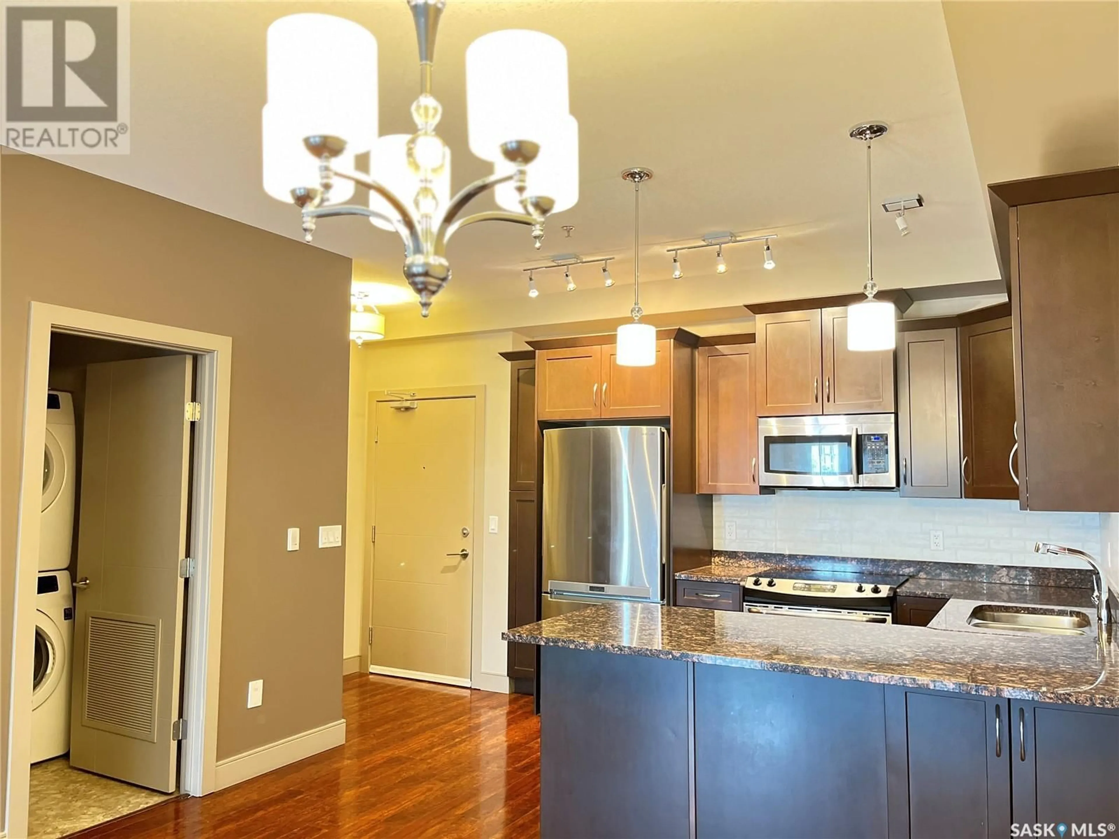 Open concept kitchen, wood/laminate floor for 115 - 203 WILLOWGROVE CRESCENT, Saskatoon Saskatchewan S7W0N4