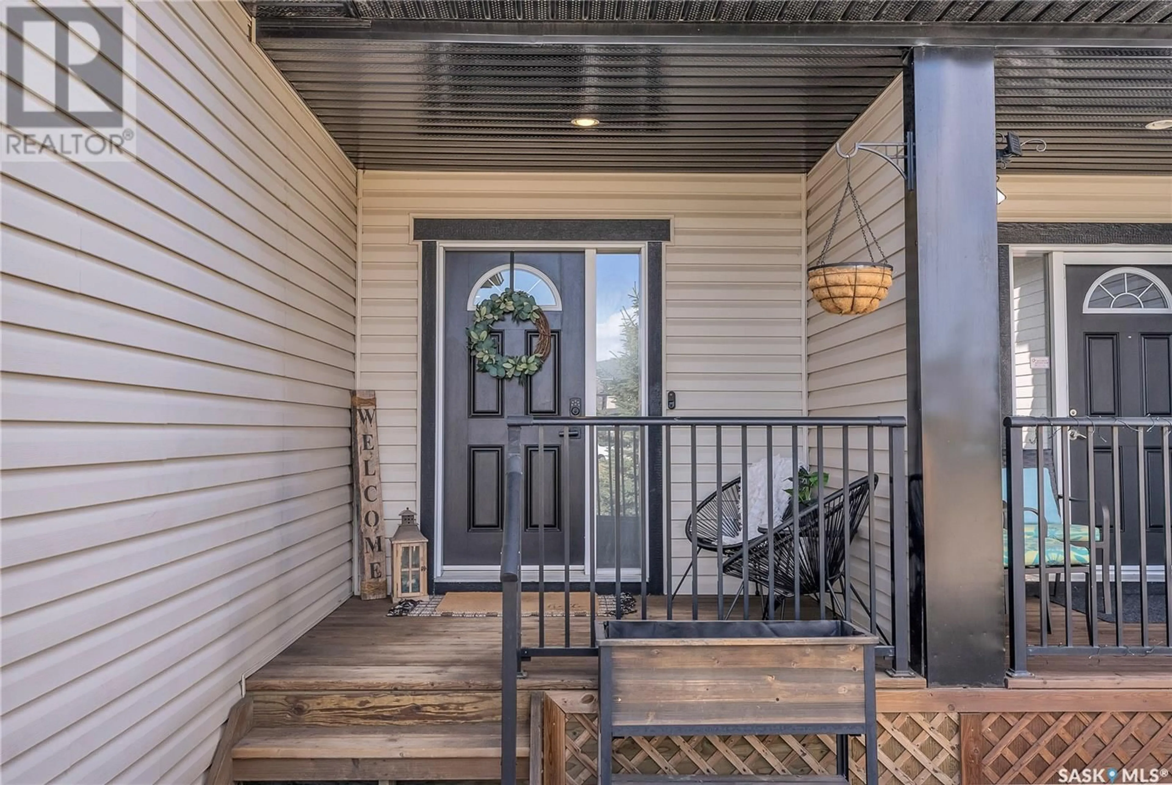 Indoor entryway for 215 - 18 HAMPTON GREEN, Saskatoon Saskatchewan S7R0G7