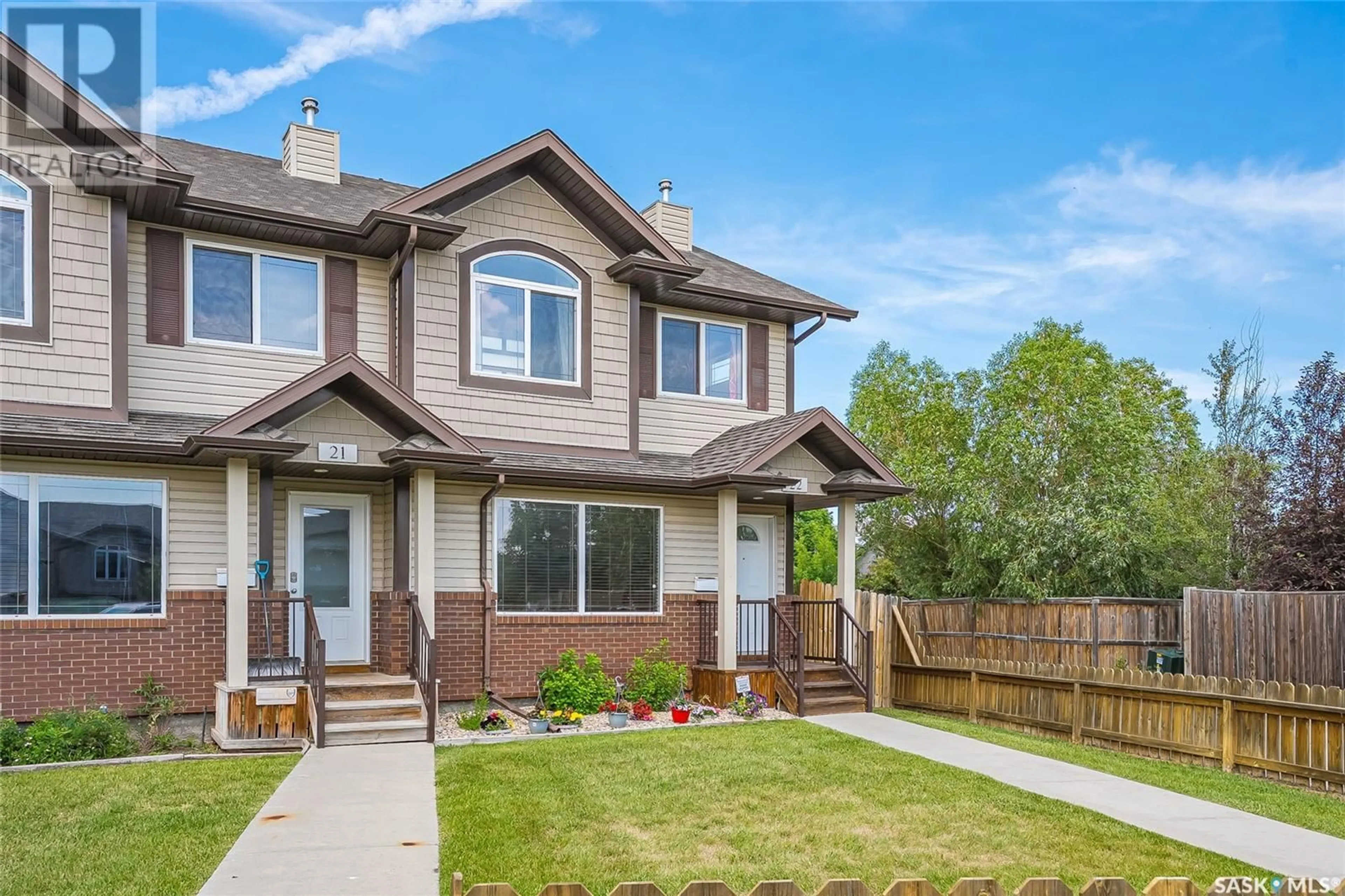 Home with vinyl exterior material, street for 622 - 22 LAMARSH ROAD, Saskatoon Saskatchewan S7W1B8