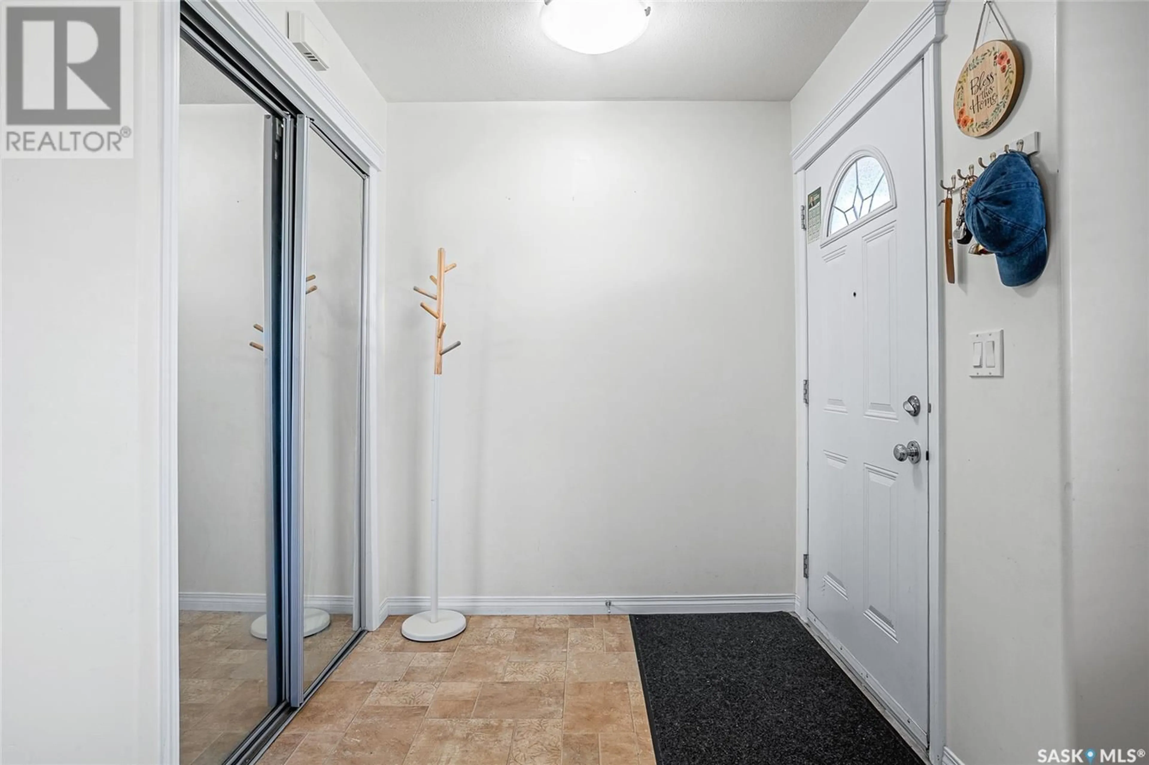Indoor entryway for 622 - 22 LAMARSH ROAD, Saskatoon Saskatchewan S7W1B8