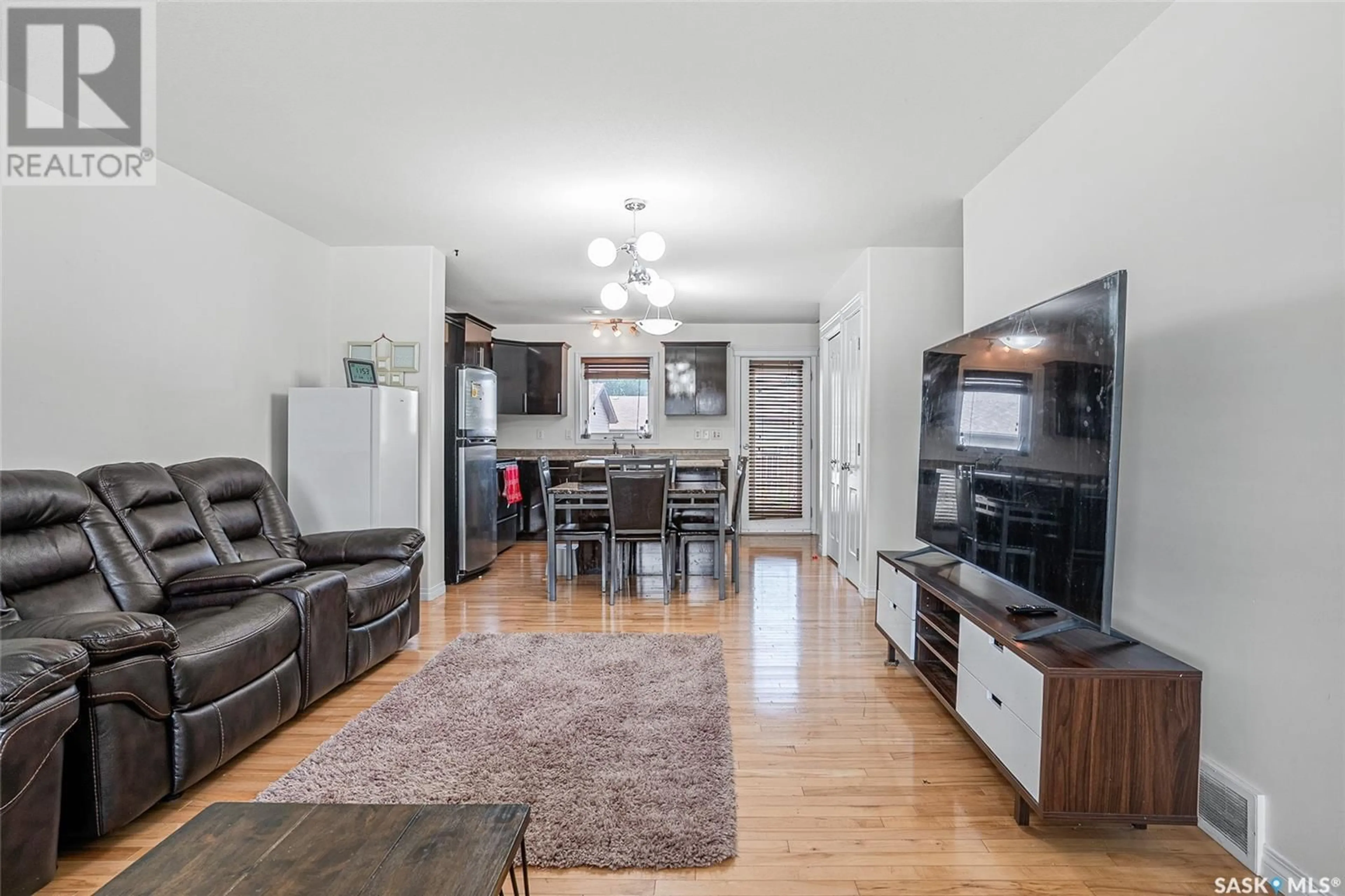 Living room with furniture, wood/laminate floor for 622 - 22 LAMARSH ROAD, Saskatoon Saskatchewan S7W1B8