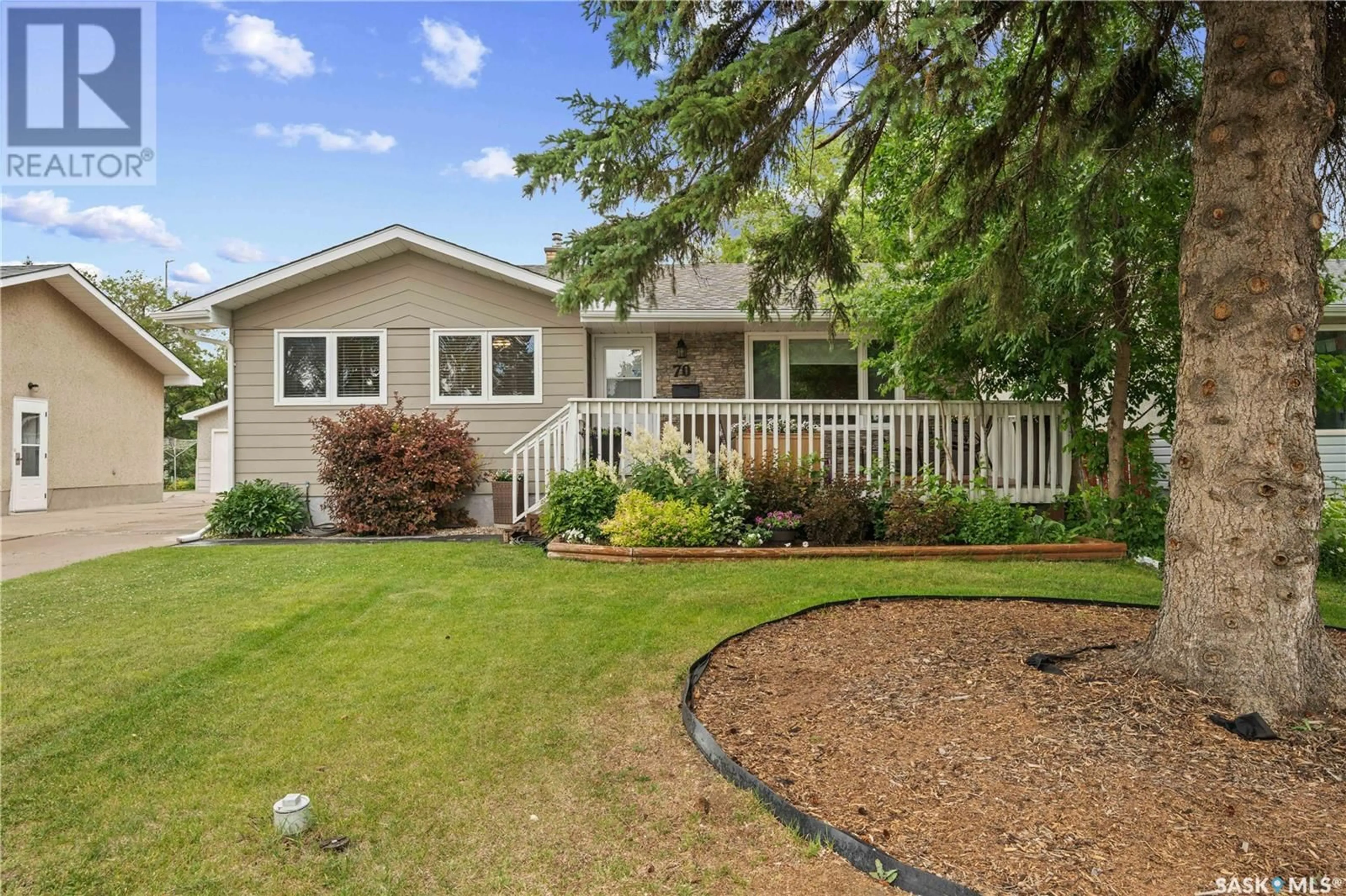 Home with vinyl exterior material, street for 70 HAMMOND ROAD, Regina Saskatchewan S4V3A7