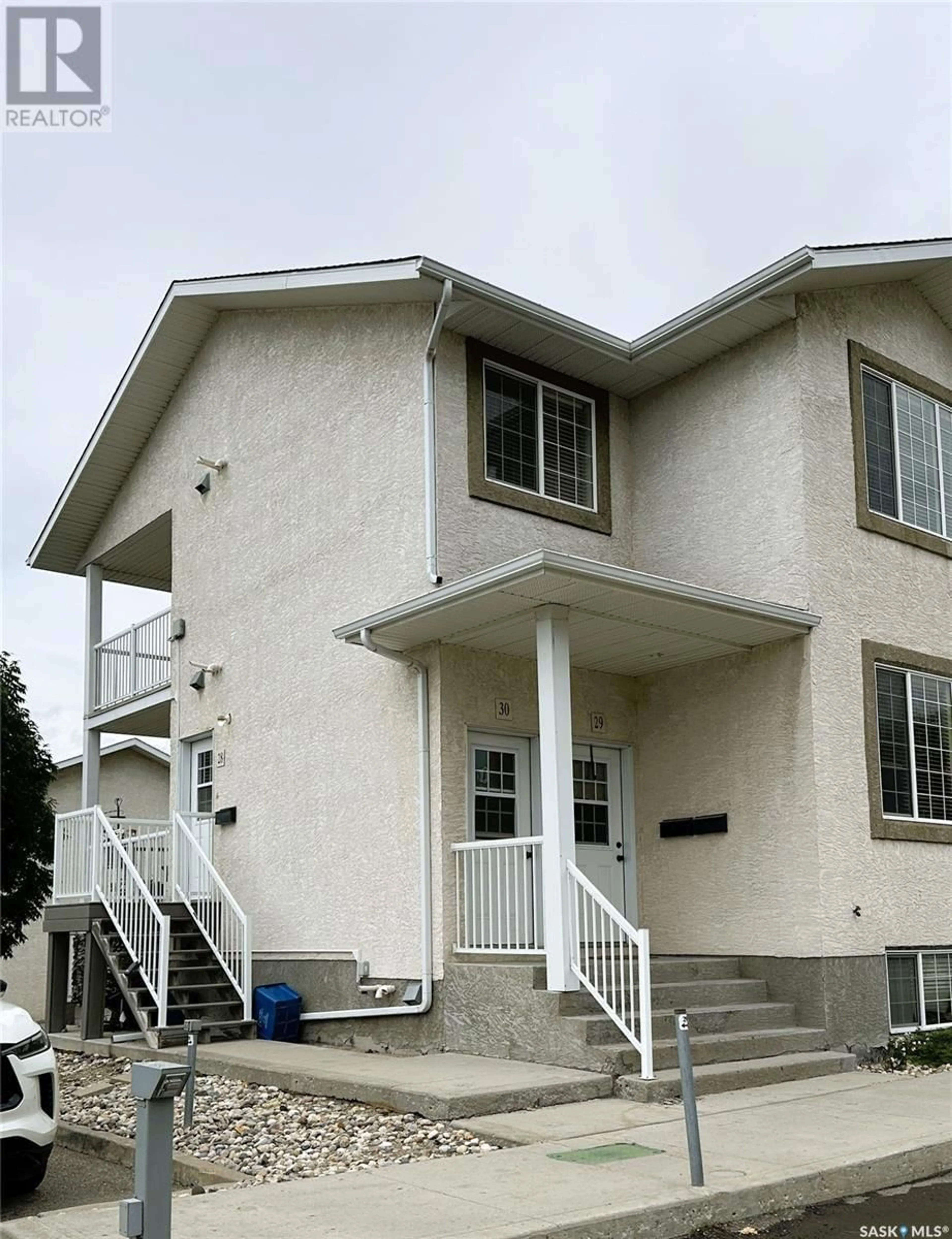 Home with vinyl exterior material, building for 4101 - 28 PRESTON CRESCENT, Regina Saskatchewan S4X0G3