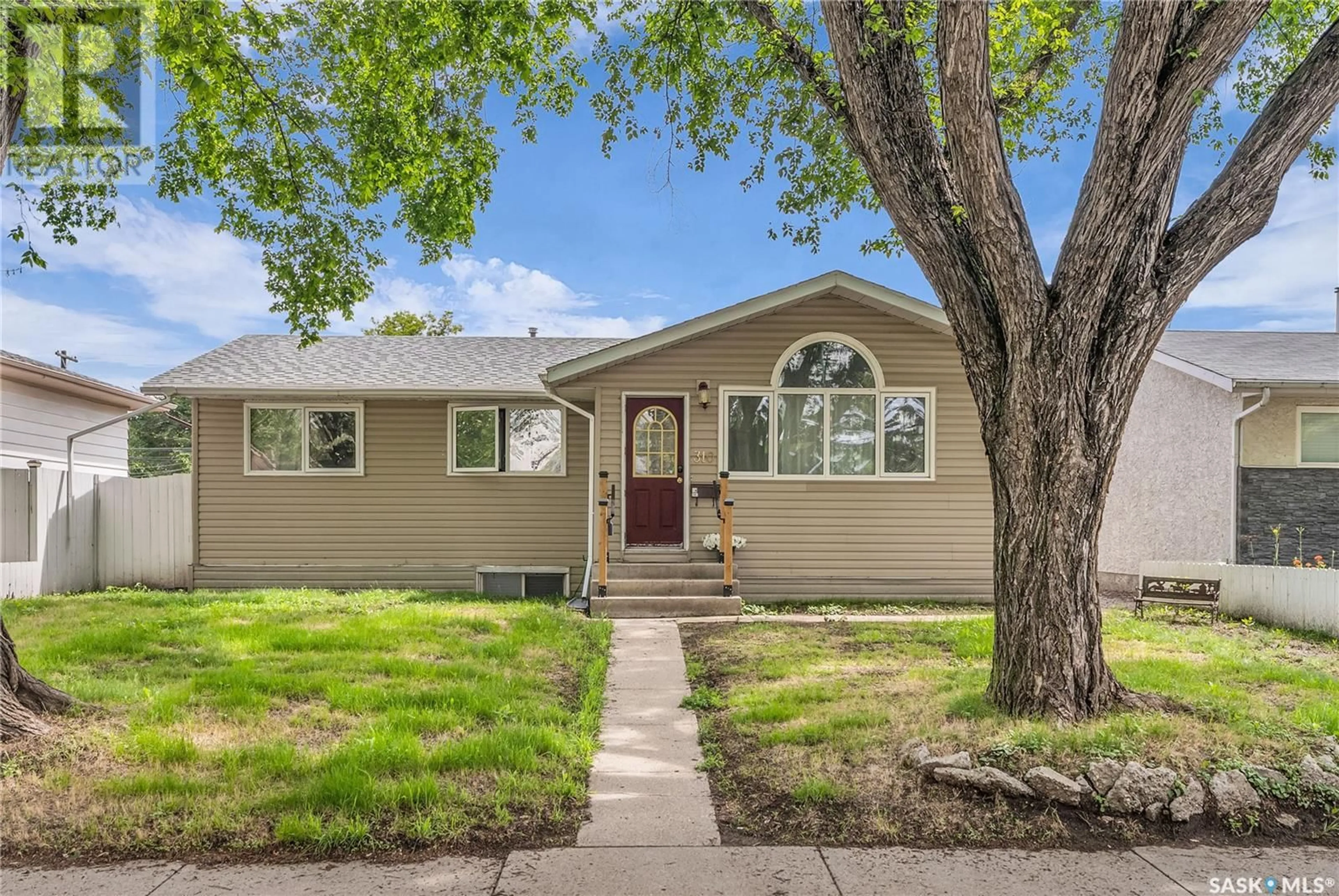 Home with vinyl exterior material, street for 310 X AVENUE, Saskatoon Saskatchewan S7L3J7