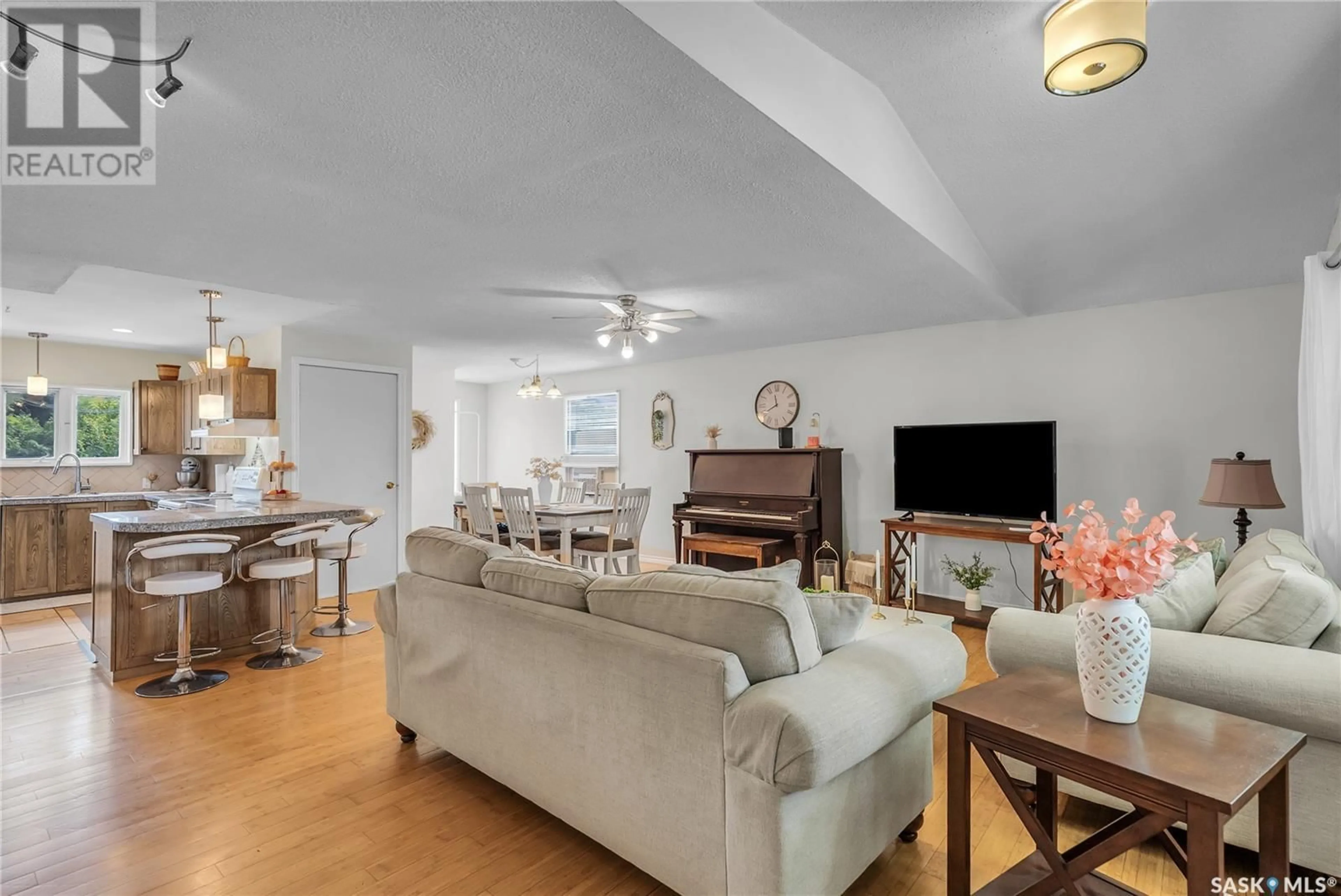Living room with furniture, unknown for 310 X AVENUE, Saskatoon Saskatchewan S7L3J7