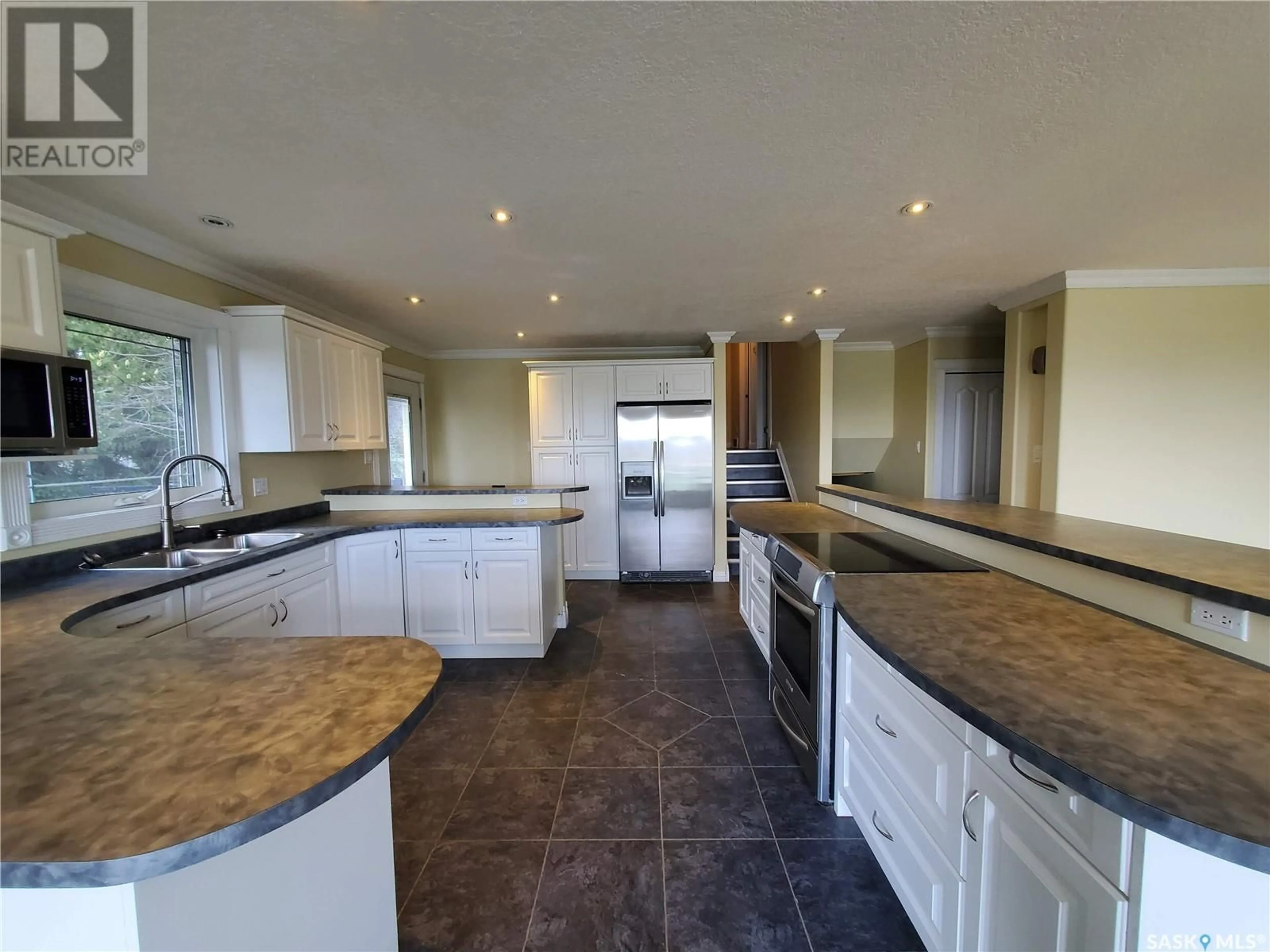 Contemporary kitchen, unknown for 52 BANKS CRESCENT, Kamsack Saskatchewan S0A1S0