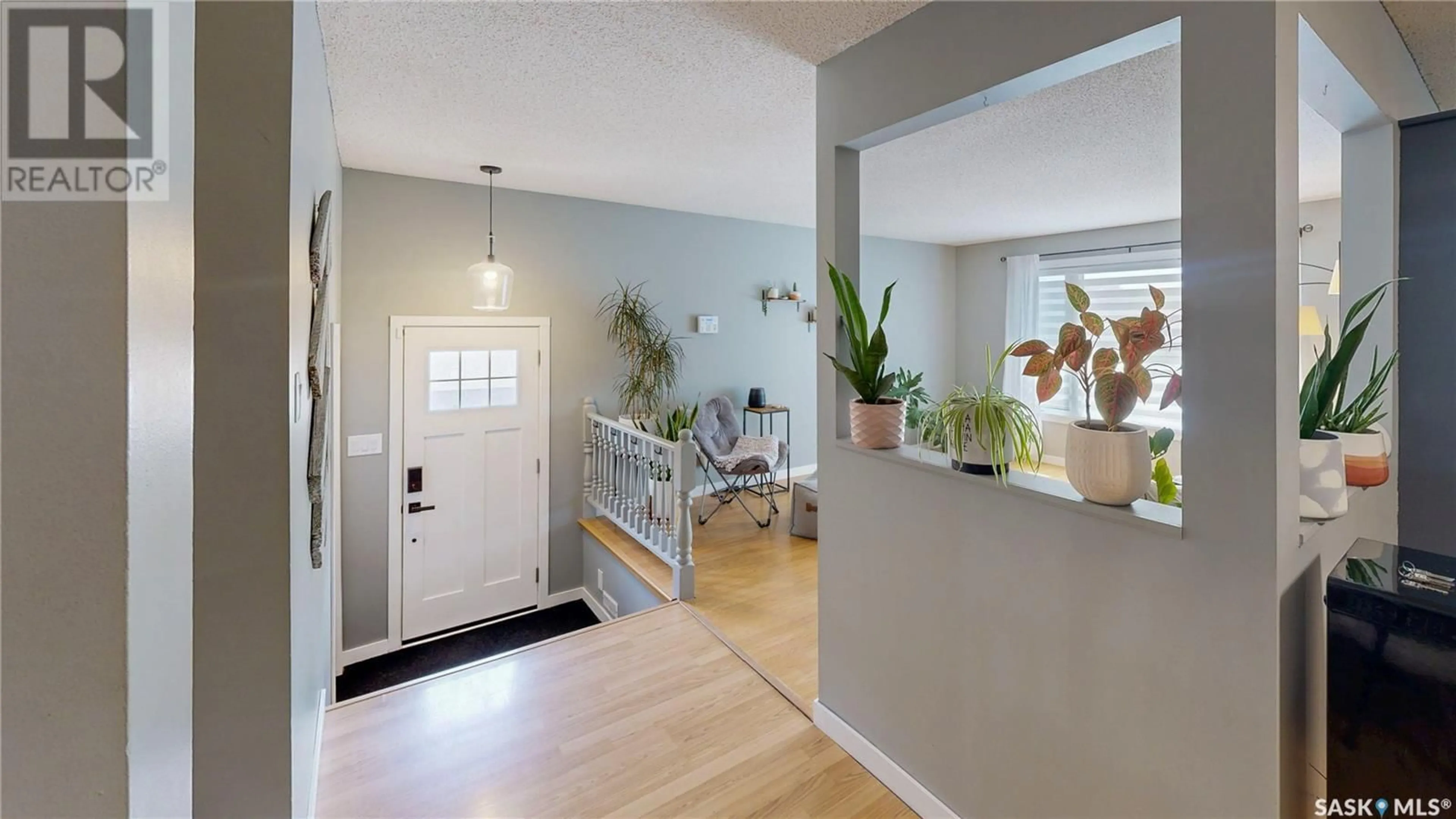 Indoor entryway for 6926 DALGLIESH DRIVE, Regina Saskatchewan S4R2M6