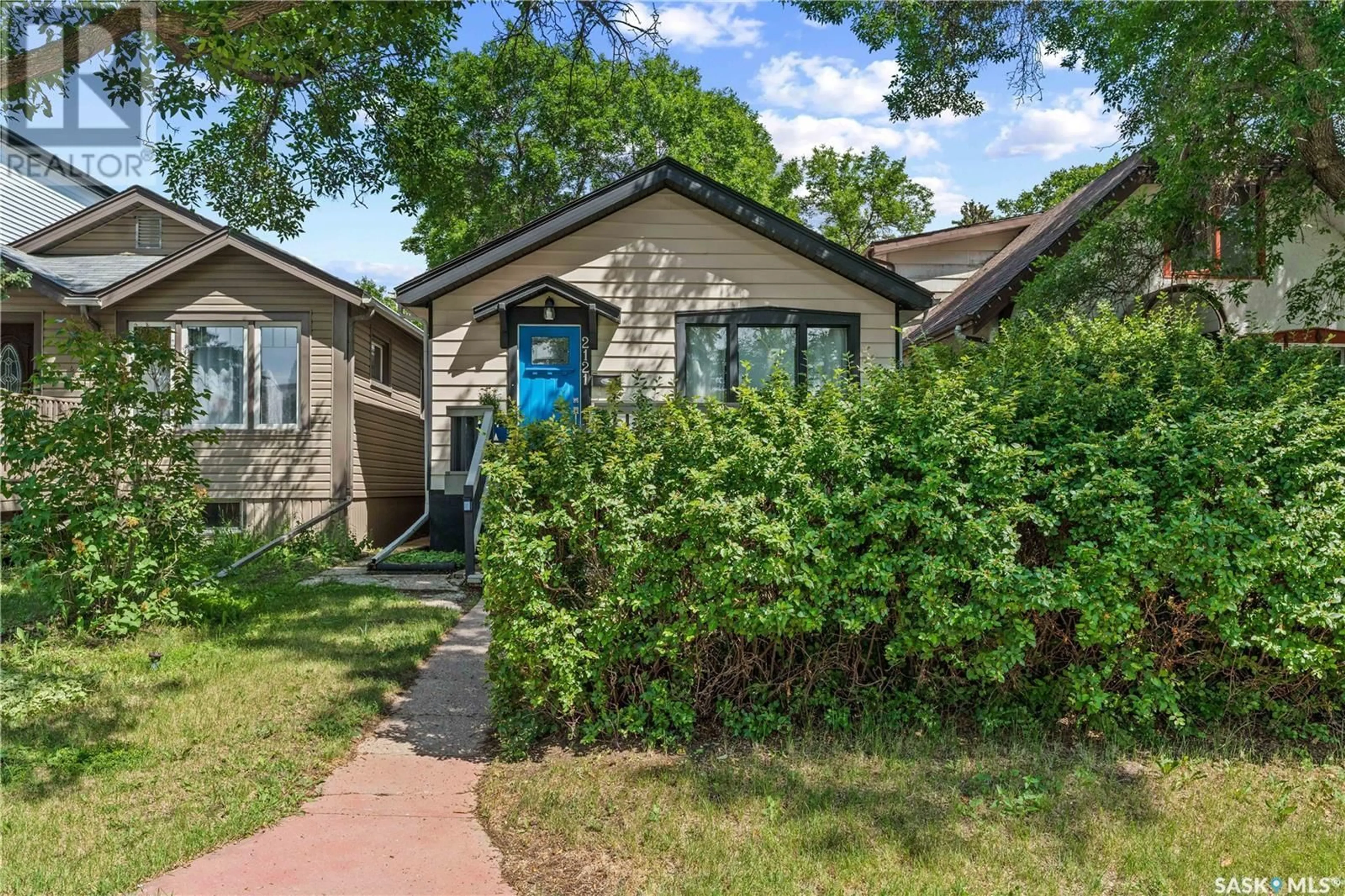 Home with vinyl exterior material, street for 2121 KING STREET, Regina Saskatchewan S4T4G9