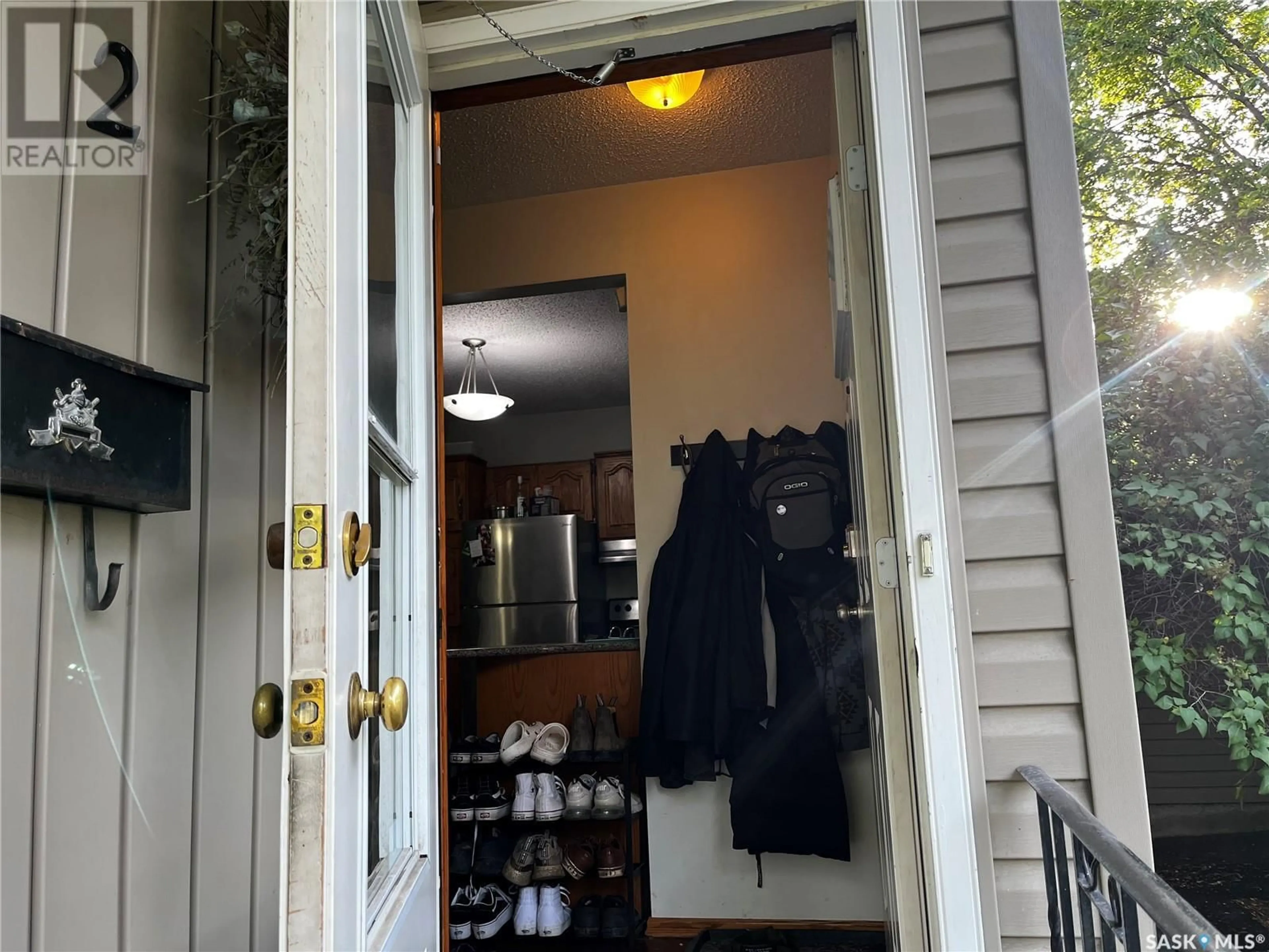 Indoor entryway for 302 MCKINNON AVENUE, Saskatoon Saskatchewan S7N1J5