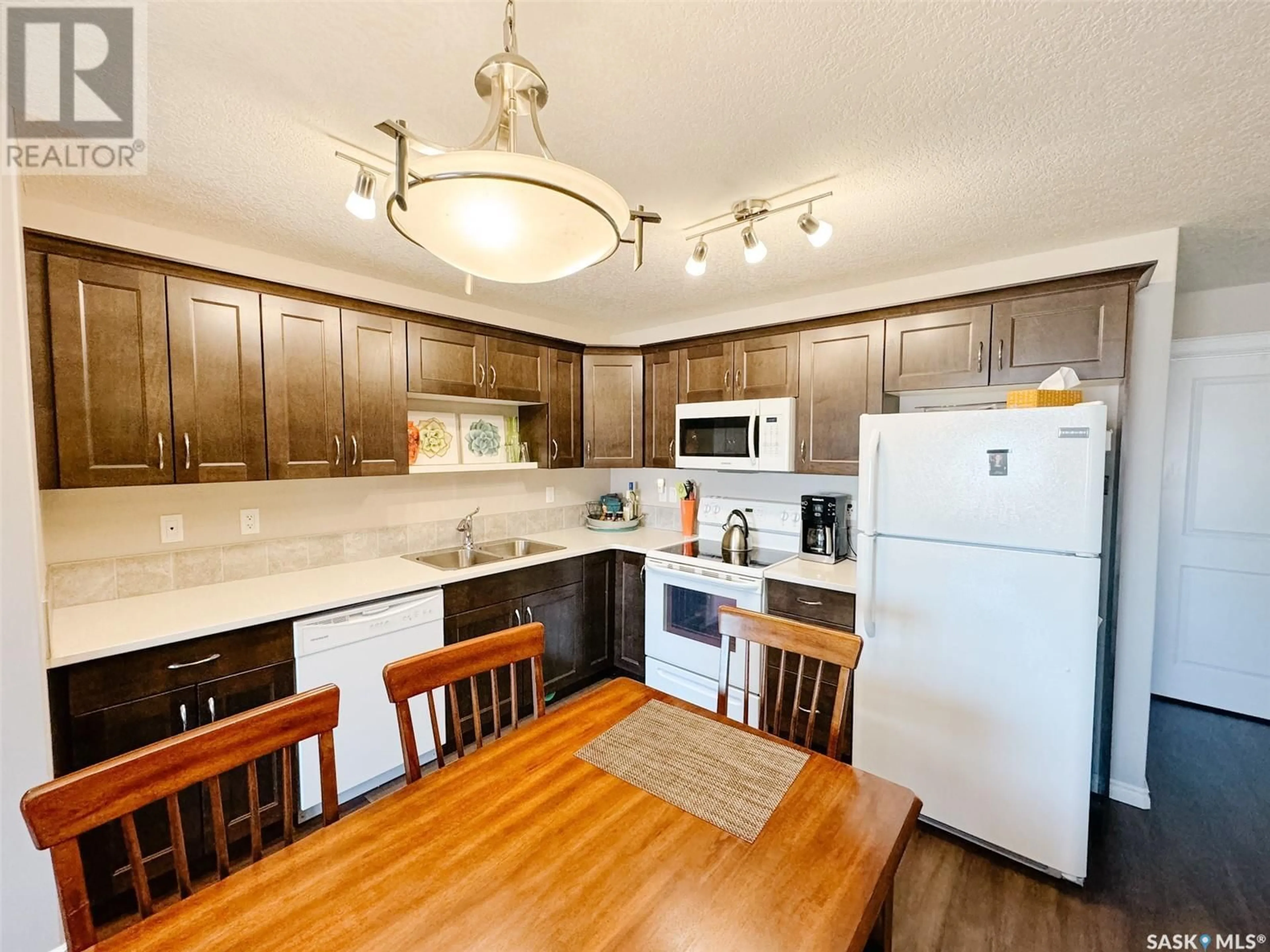 Standard kitchen, wood/laminate floor for 210 - 202 RAJPUT WAY, Saskatoon Saskatchewan S7W0V7